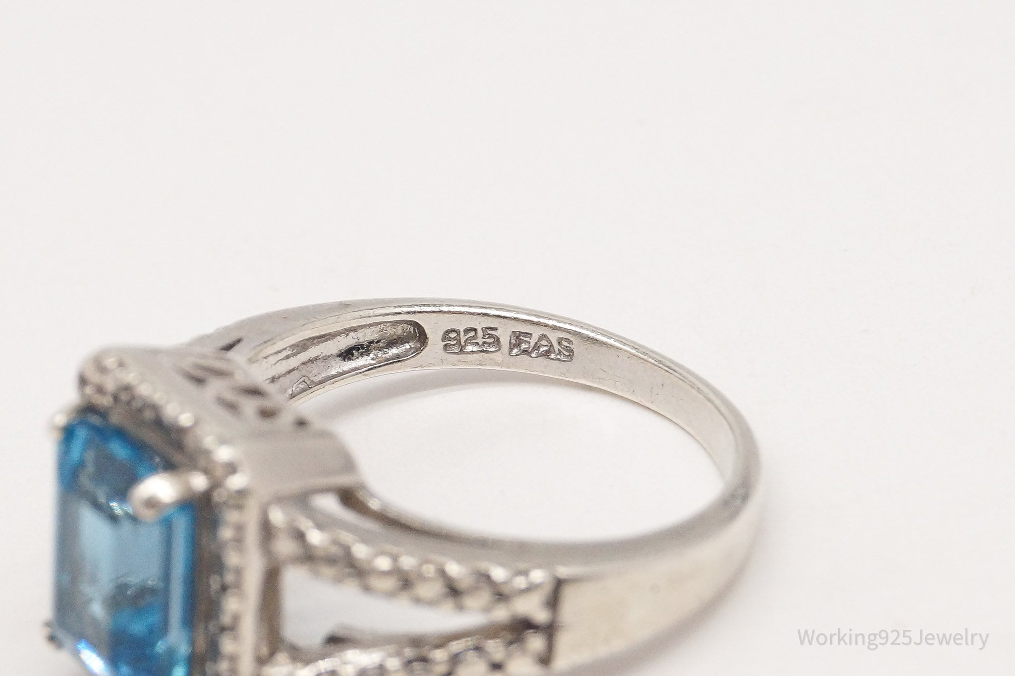 Vintage Blue Topaz Single Diamond Sterling Silver Ring - Size 7 detailed image 6