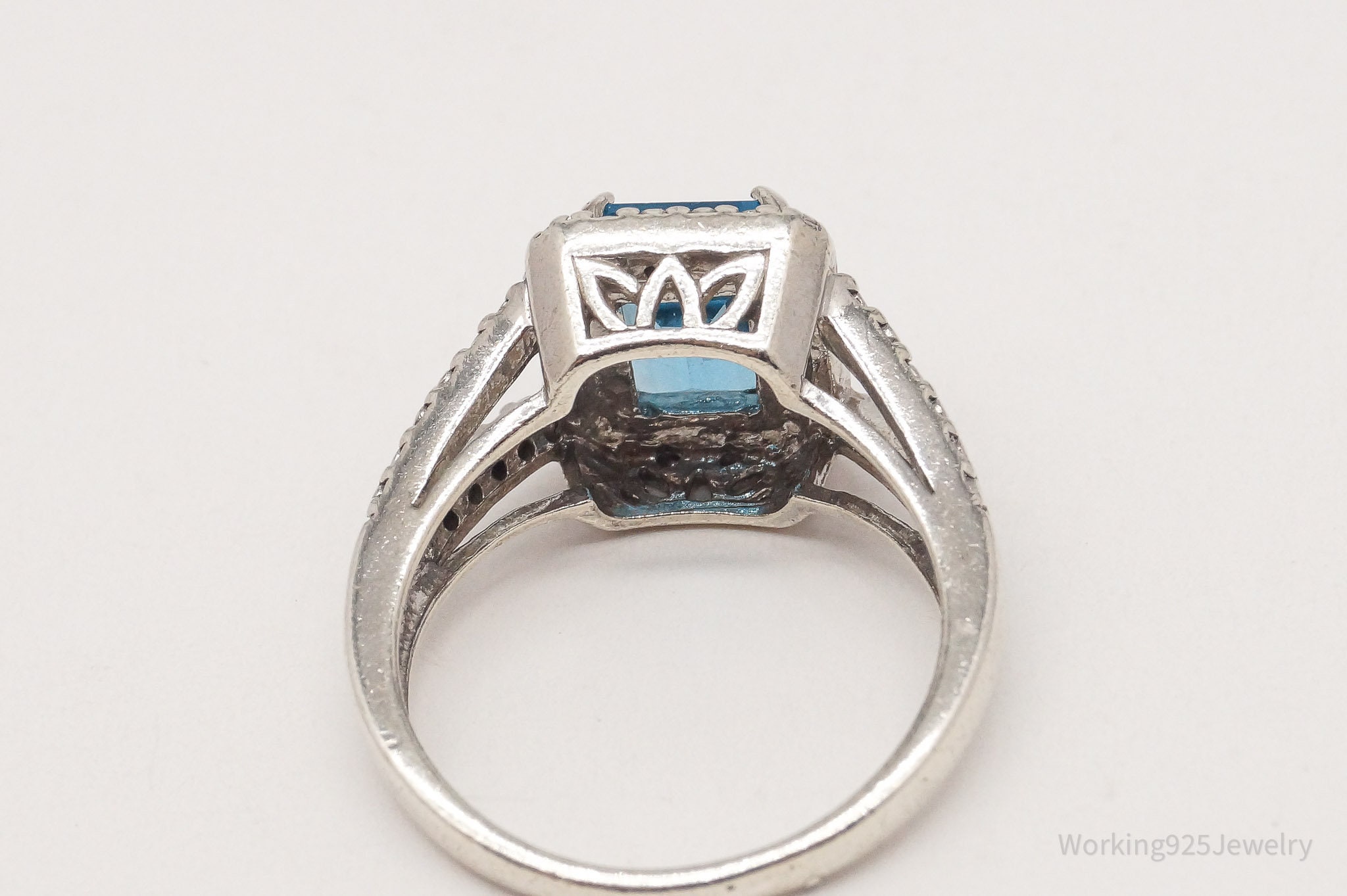 Vintage Blue Topaz Single Diamond Sterling Silver Ring - Size 7 detailed image 7