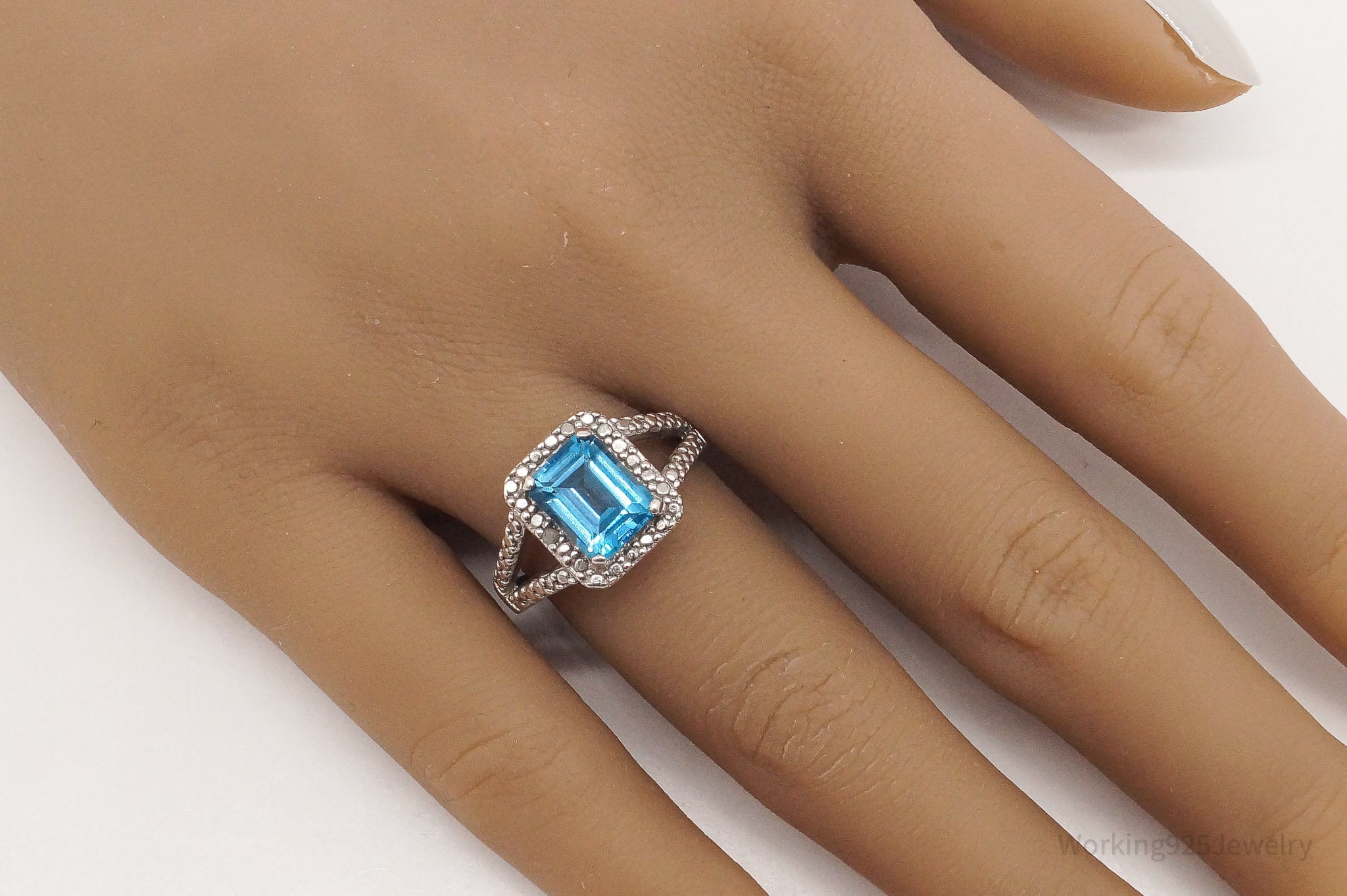 Vintage Blue Topaz Single Diamond Sterling Silver Ring - Size 7 detailed image 8