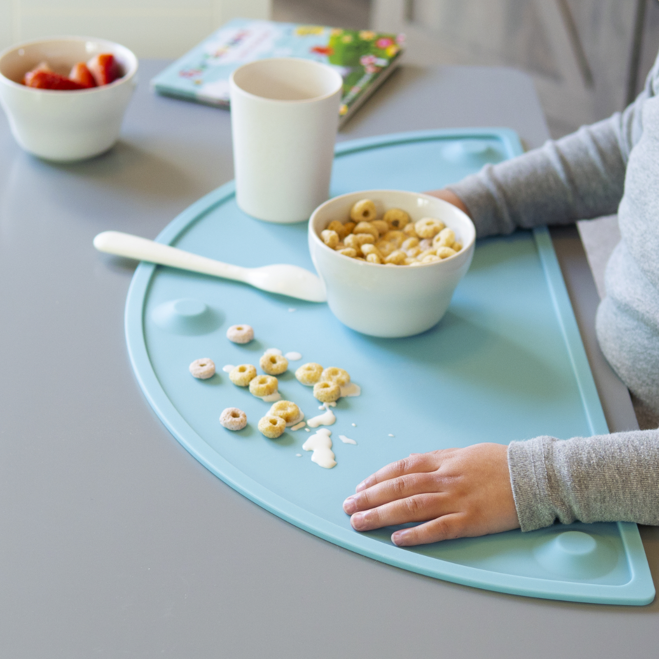 GASARÉ, 20 x 11 Inches, Silicone Placemats for Kids, Suction Cups, Raised Edges - Picture 12 of 73