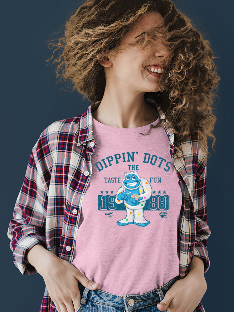 Camiseta para mujer Taste the Fun Frozeti Dippin' Dots retro con gráfico Yeti - Imagen 10 de 16