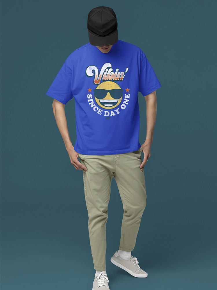 Offiziell lizenziertes Emoji Vibin’ Since Day One - Retro Smiley Herren T-Shirt - Bild 18 von 20