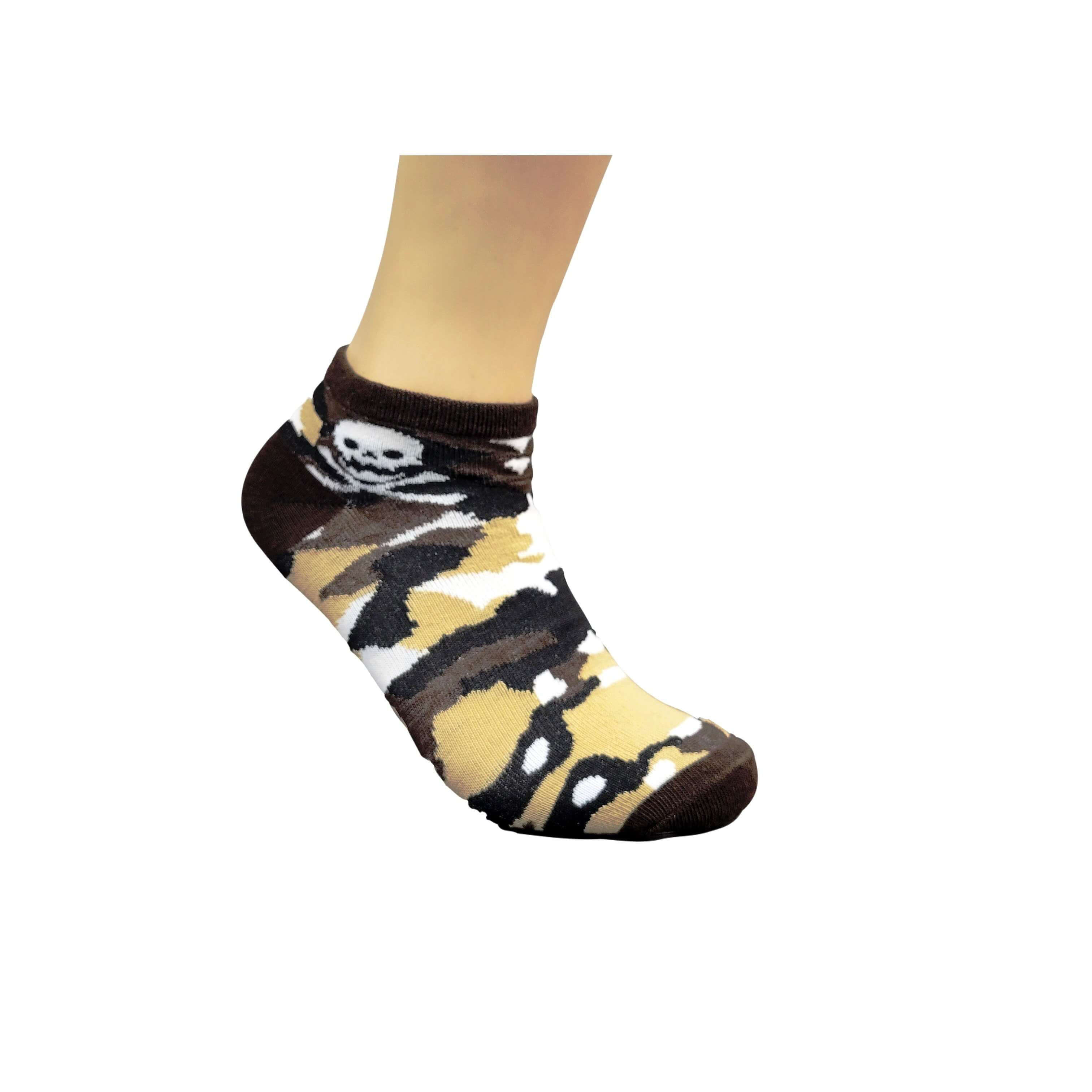 Camouflage With Skulls Ankle Socks (Adult Medium – Women’s Shoe Sizes 5-10)