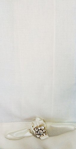 Toalla de invitado Sherri Designs de lino blanco con estrás y rayas satinadas - Imagen 3 de 3