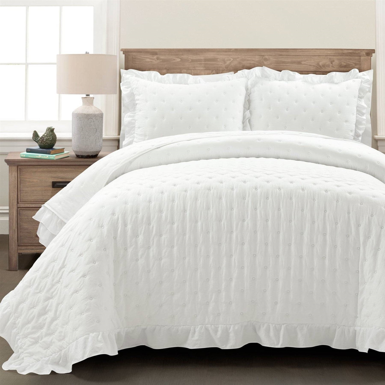Full/Queen Lightweight White Ruffle Reversible Oversized 3 P