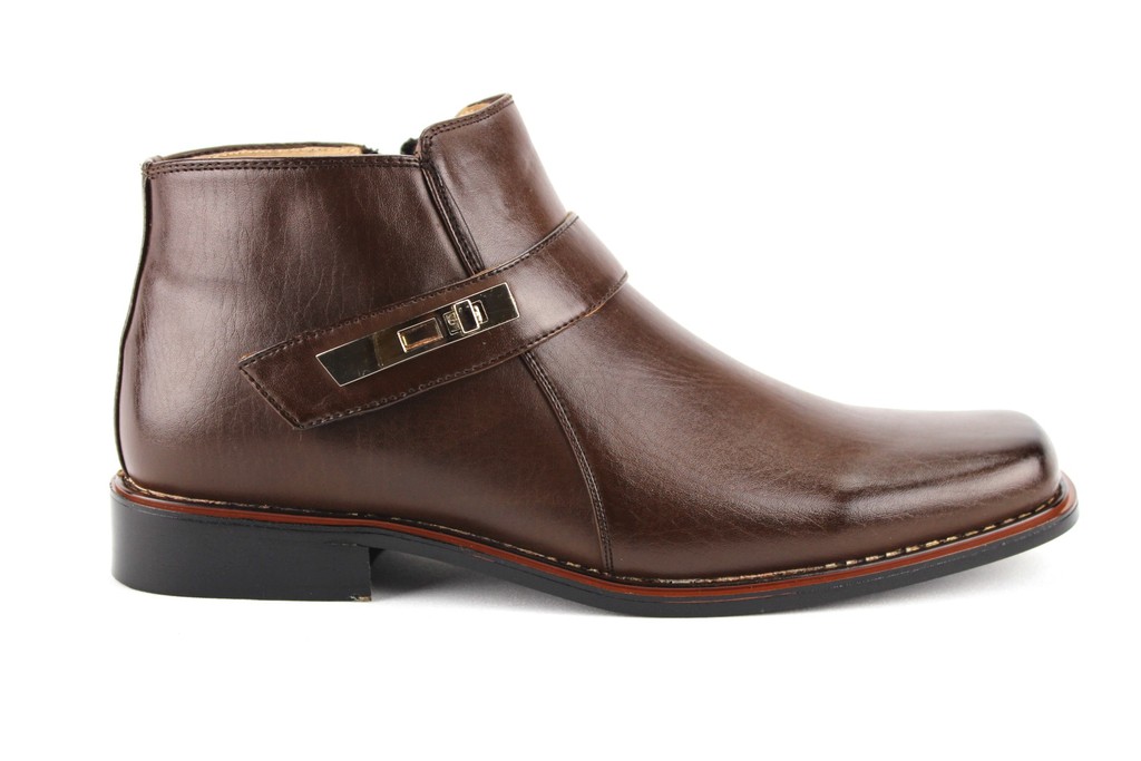 square toe chukka boots
