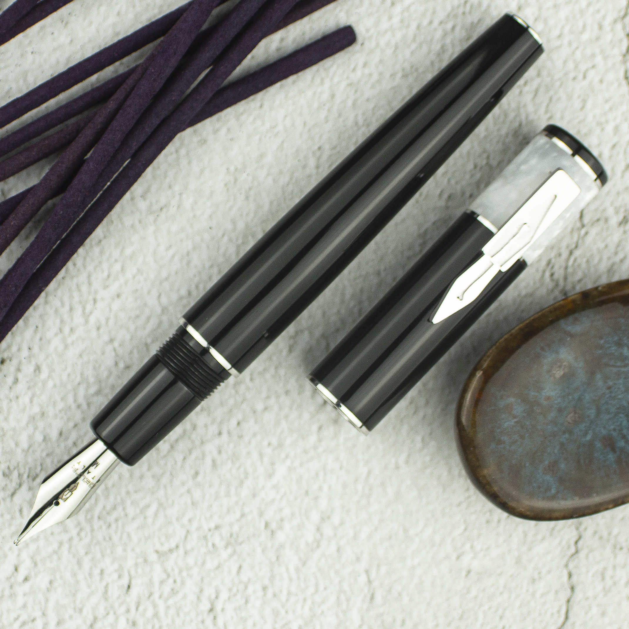 Delta Icon White/Black Fountain Pen, Made in Italy, New in Box