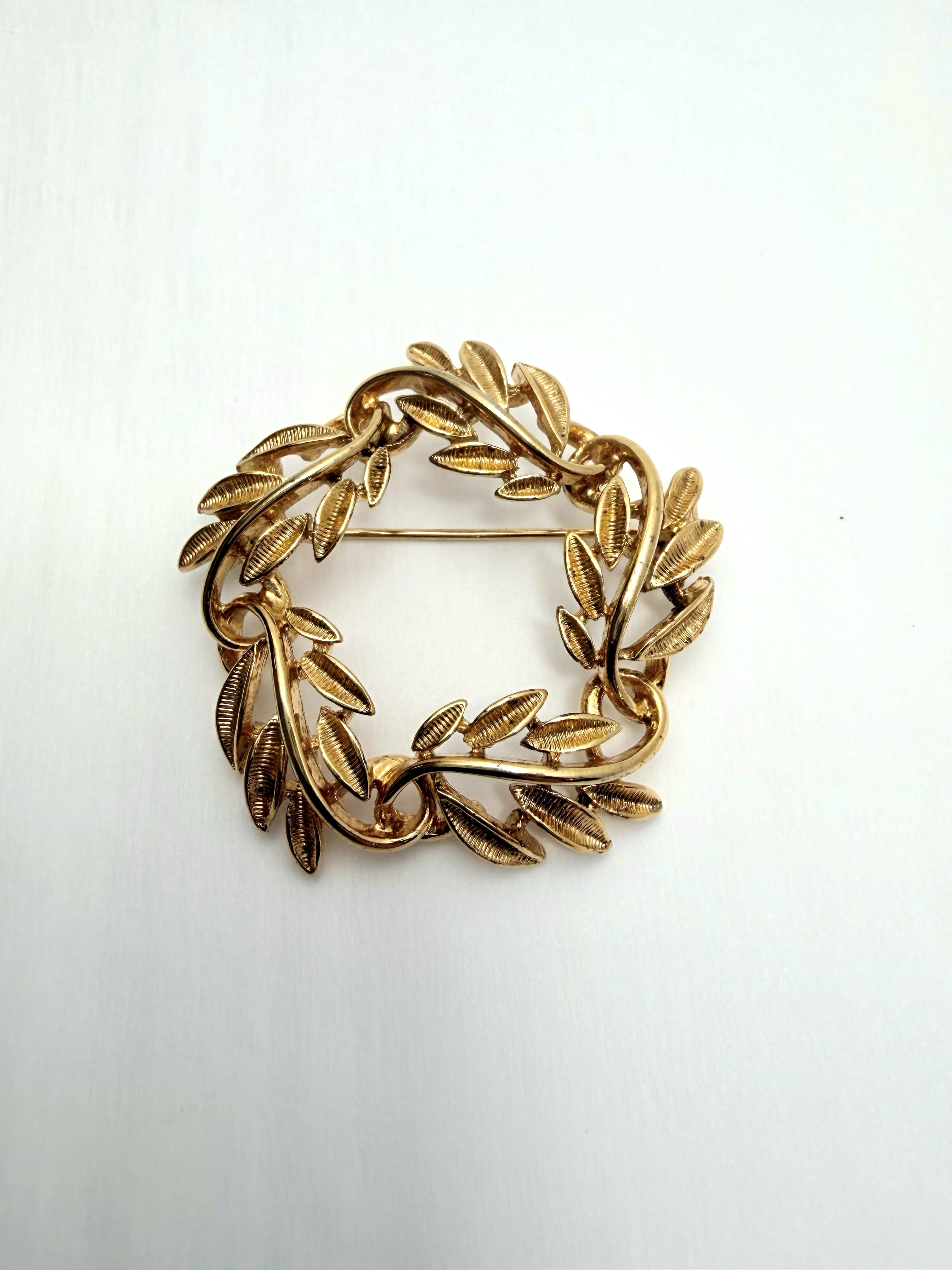 Vintage 60s Napier Gold Tone Laurel Wreath Brooch Signed Circle Pin 1.75"
