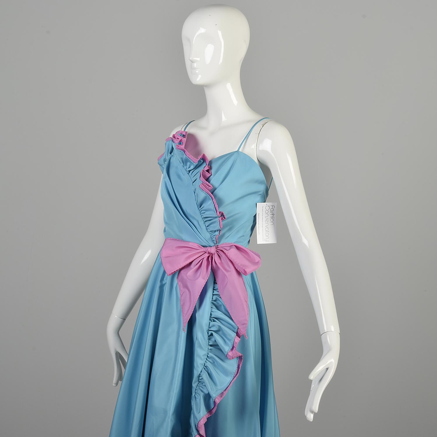 green emerald velvet dress COSTUME RENTAL