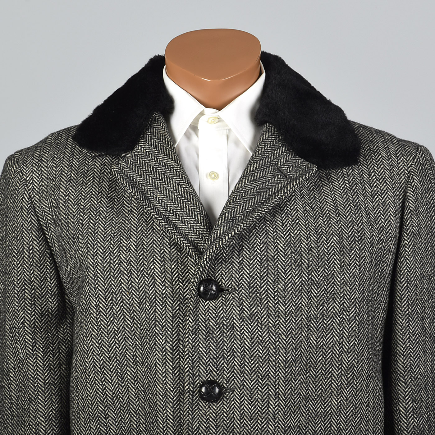 42 1970s Mens Winter Coat Black White Herringbone Wool Tweed Plush