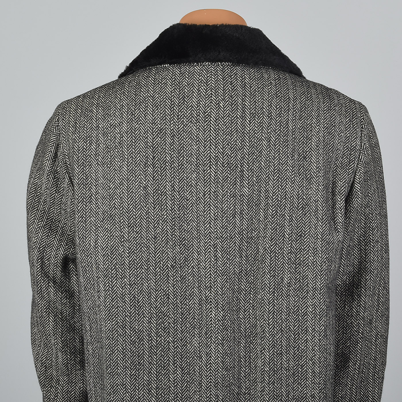 42 1970s Mens Winter Coat Black White Herringbone Wool Tweed Plush