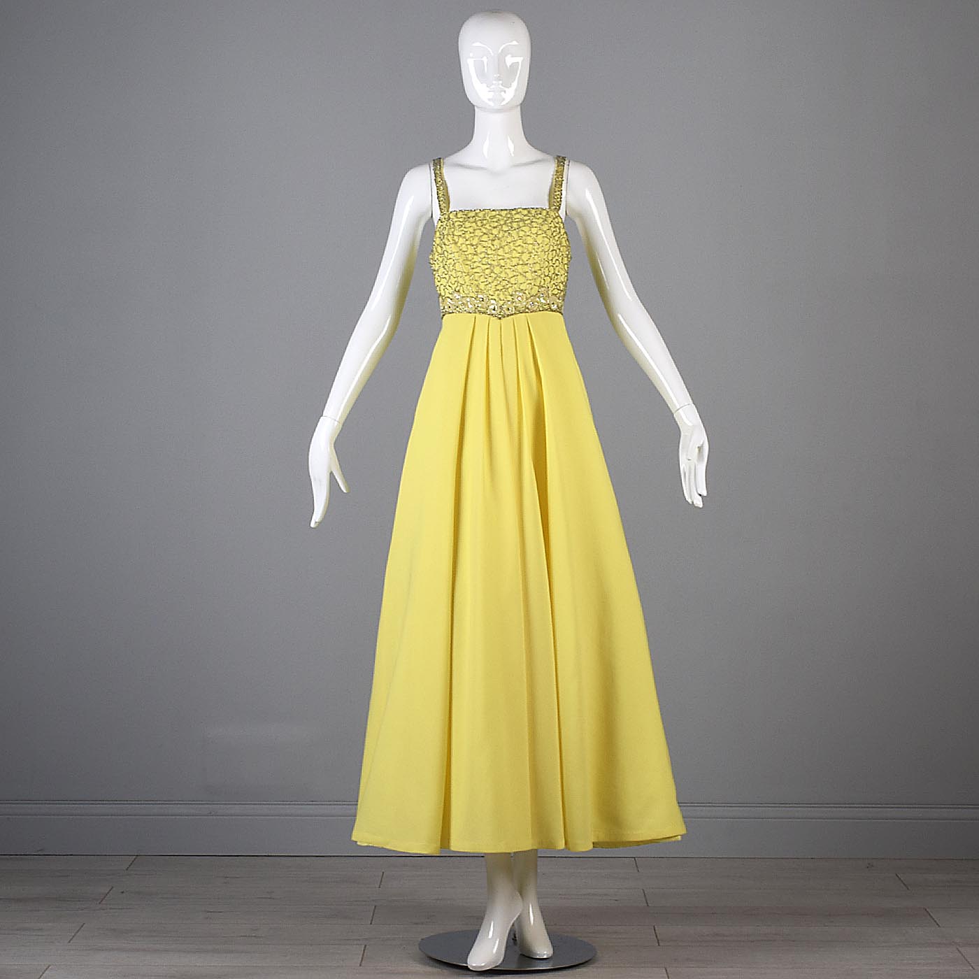 70s prom dress vintage 1970's prom photos that I've fallen for this week. At the end you'll find one of my favorite late 70's dresses available in my Etsy shop. If you'd like additional details you