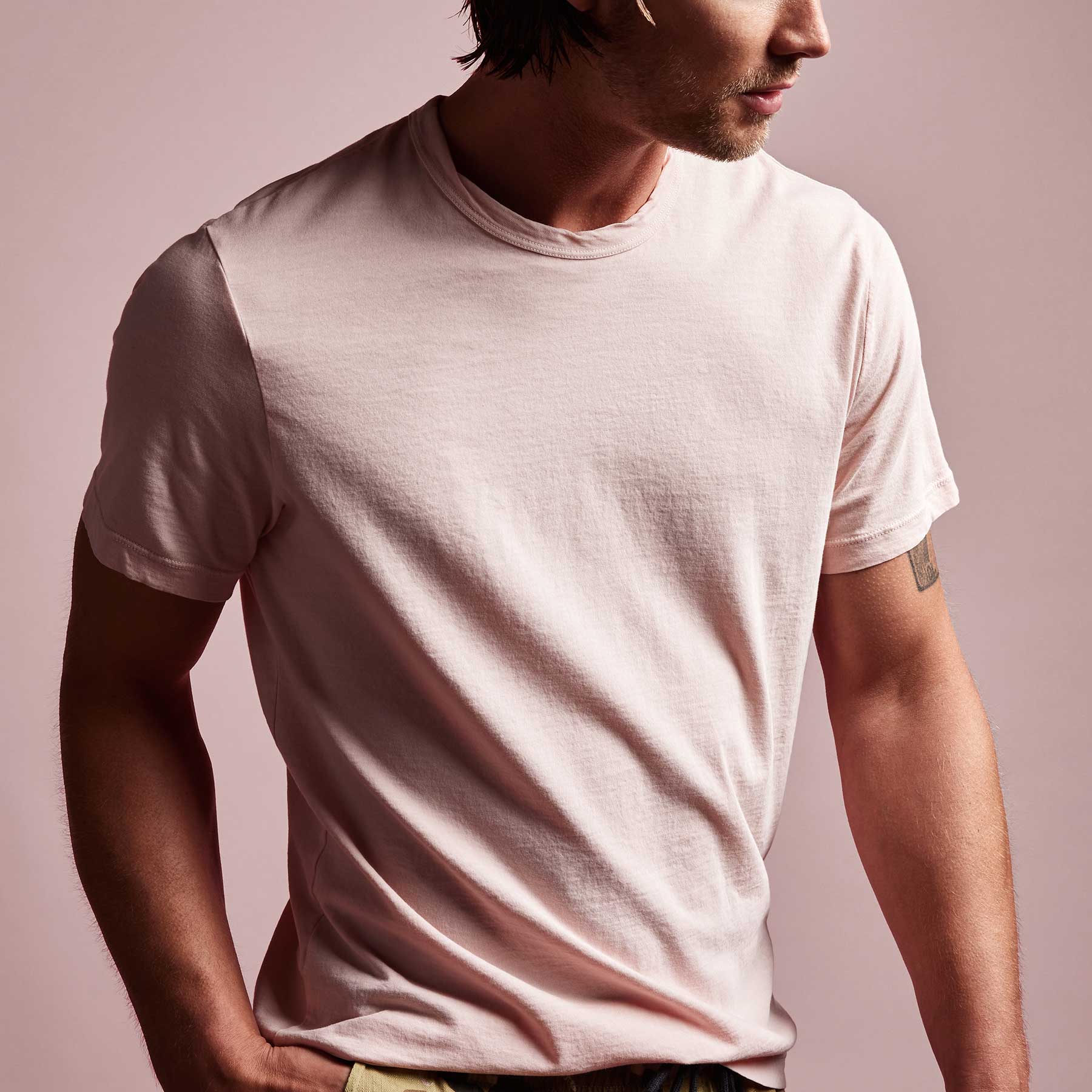 Camiseta para hombre James Perse de algodón tejido MLJ3311 manga corta cuello redondo - Imagen 54 de 58