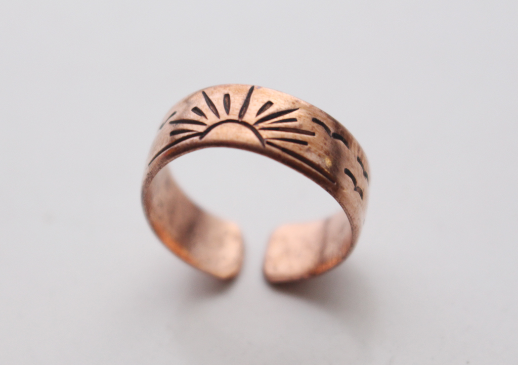 Anillo de dedo de cobre unisex tallado a mano - Imagen 15 de 16