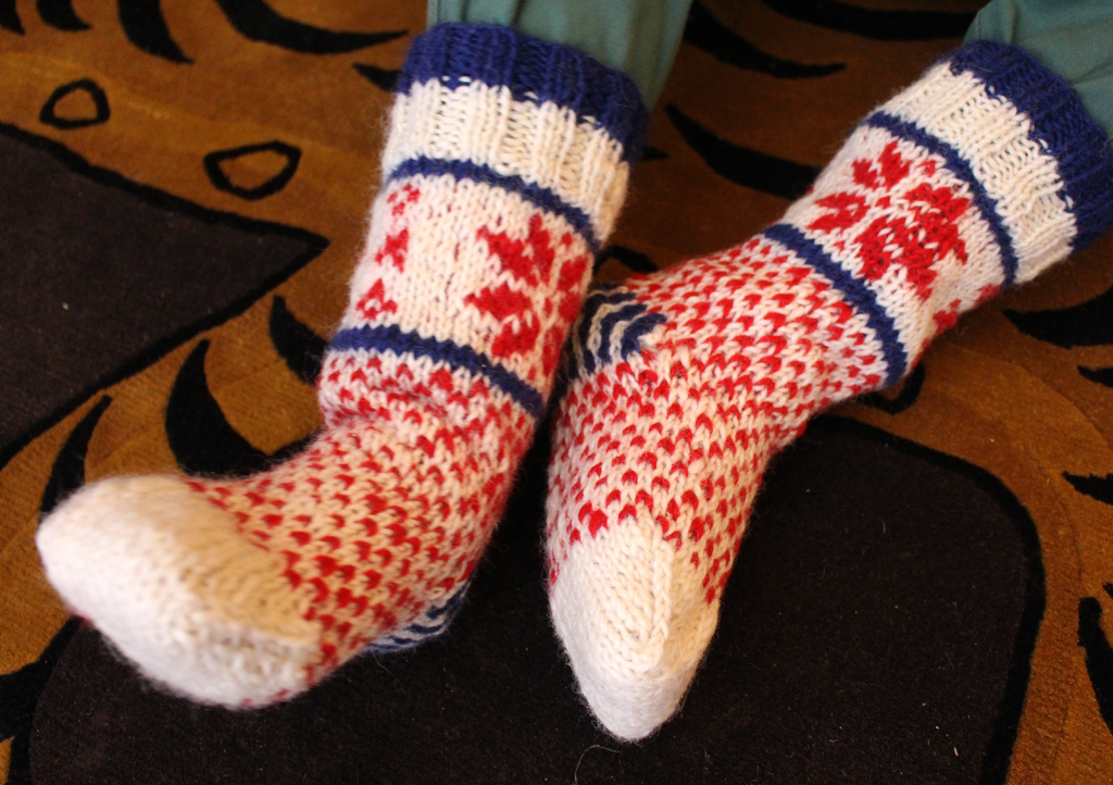 Pure Woolen Red White Blue Mix Snow Flake Pattern Children Knee High Socks - Picture 10 of 12