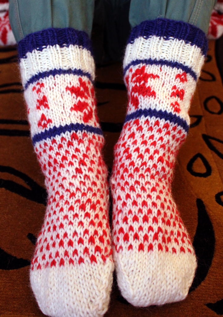 Pure Woolen Red White Blue Mix Snow Flake Pattern Children Knee High Socks - Picture 9 of 12
