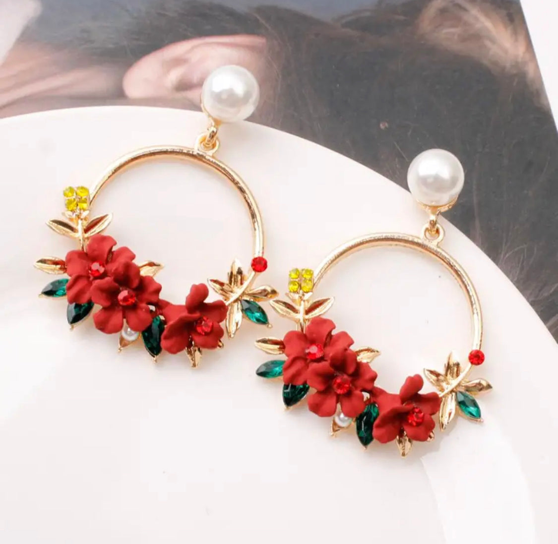 Durchbohrte 2" Gold Reifen Ohrringe mit Perle, rot, lila, gelb oder rosa Blüten - Bild 2 von 4