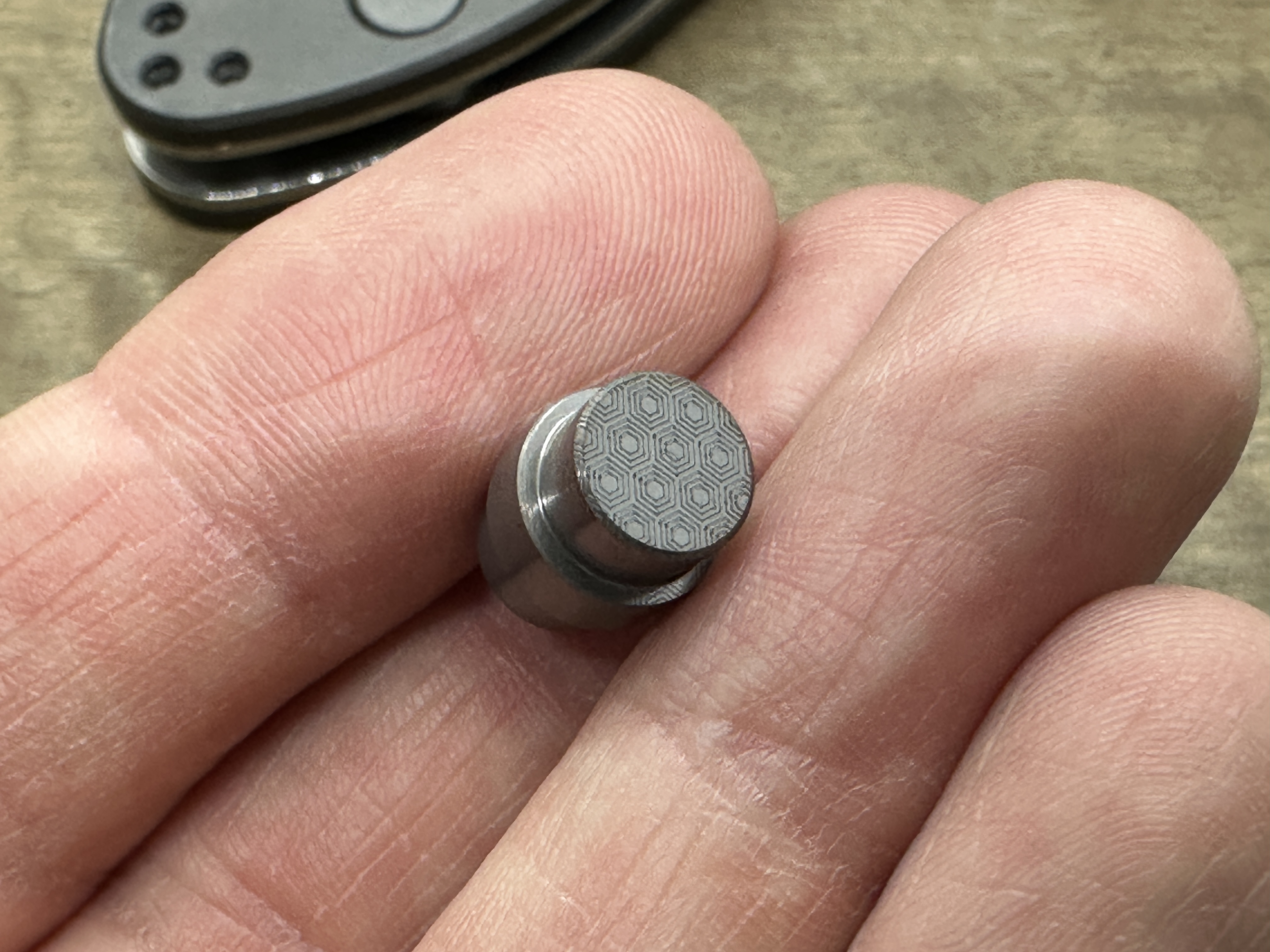 Titanium lanyard hole stopper for MANIX 2 Spyderco - Picture 28 of 66