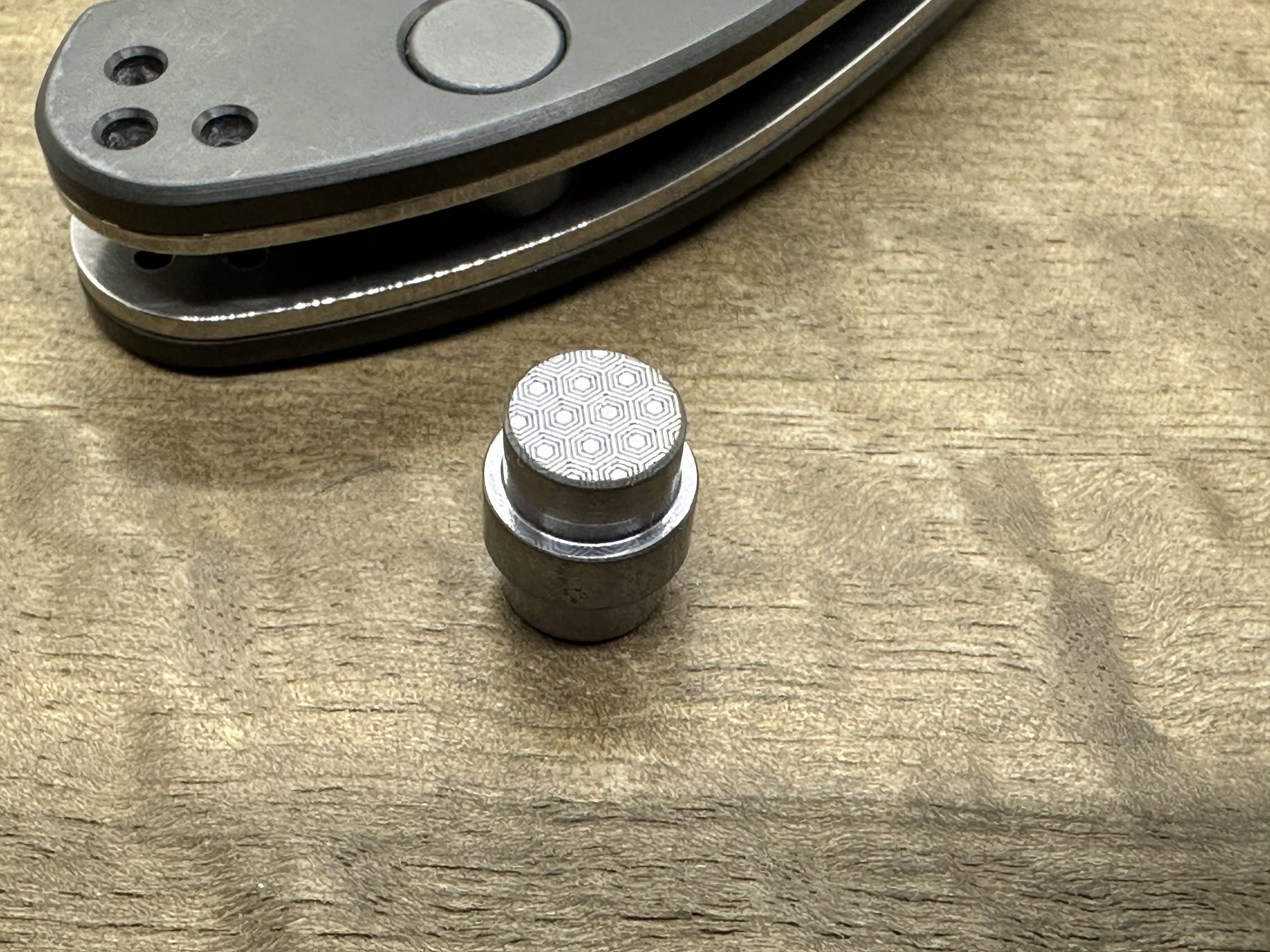 Titanium lanyard hole stopper for MANIX 2 Spyderco - Picture 30 of 66