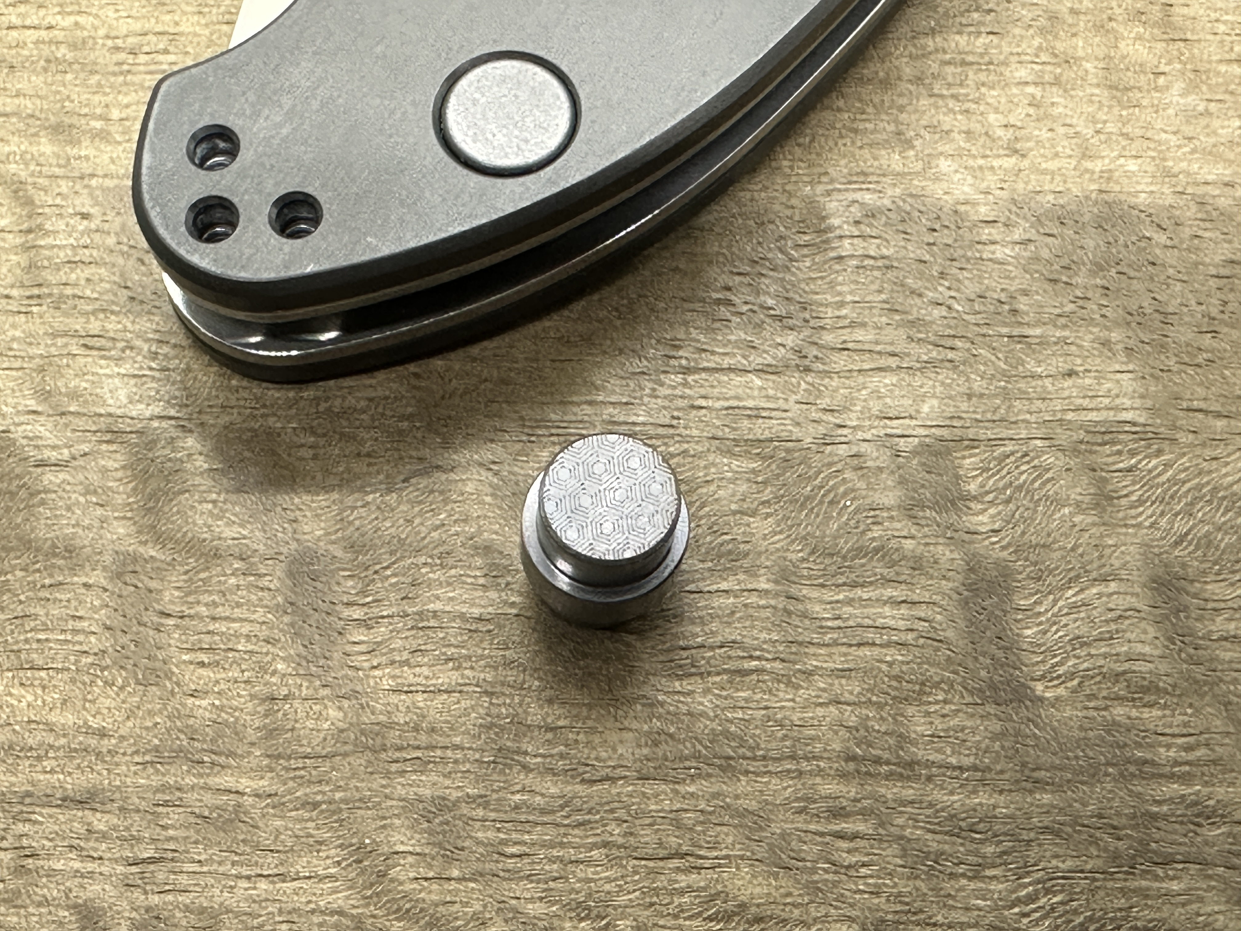 Titanium lanyard hole stopper for MANIX 2 Spyderco - Picture 29 of 66