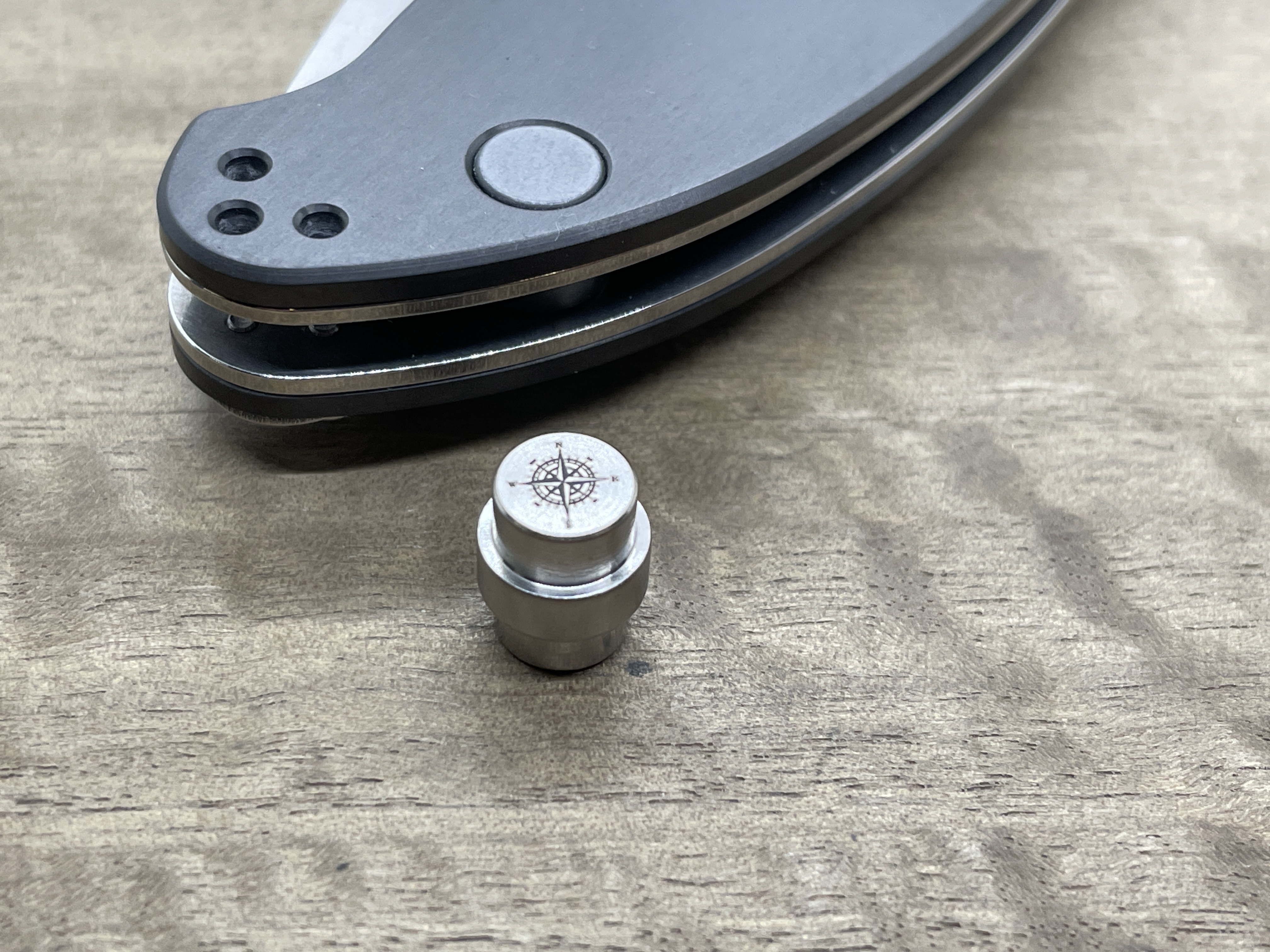 Titanium lanyard hole stopper for MANIX 2 Spyderco - Picture 16 of 66
