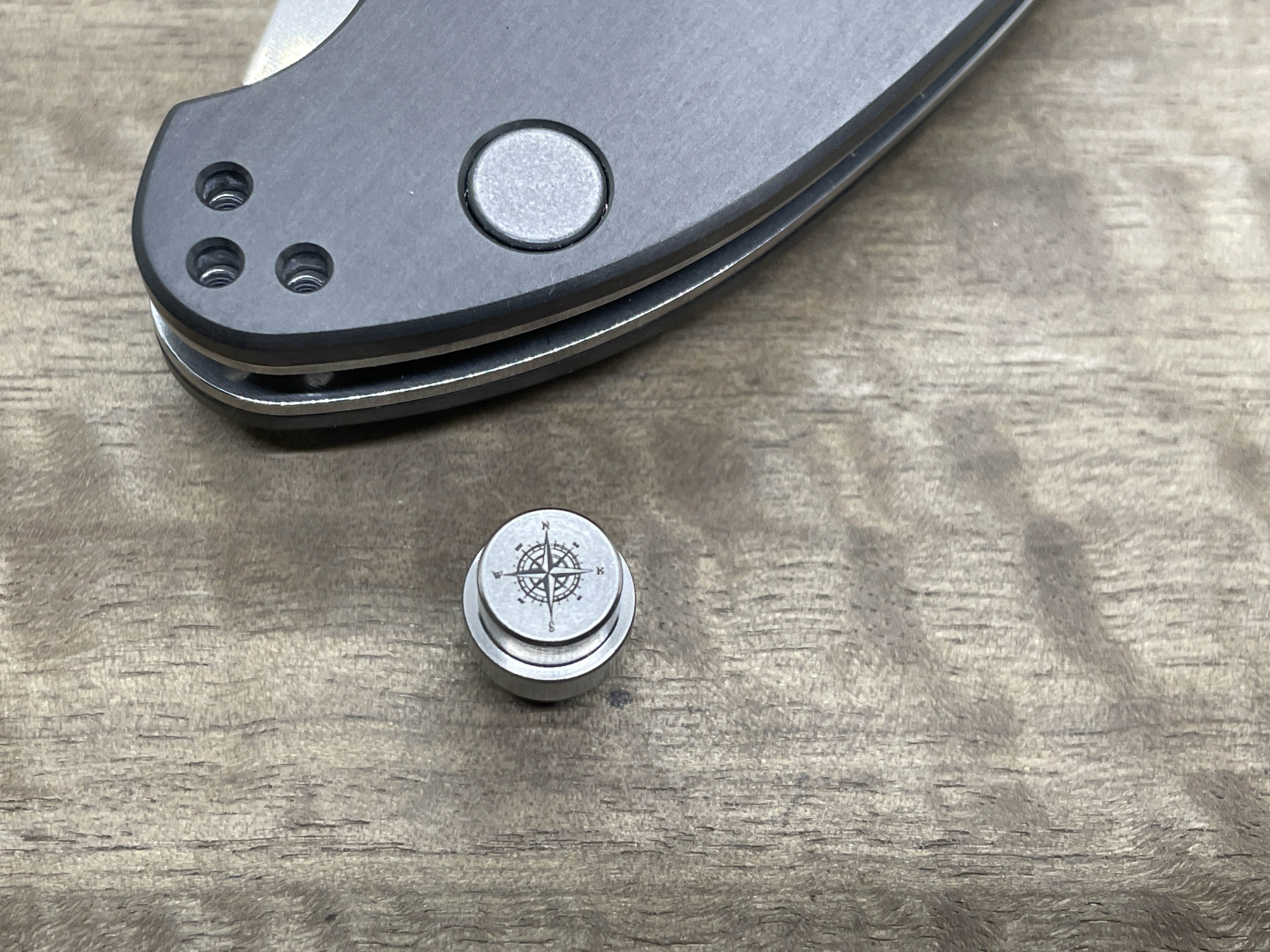 Titanium lanyard hole stopper for MANIX 2 Spyderco - Picture 15 of 66