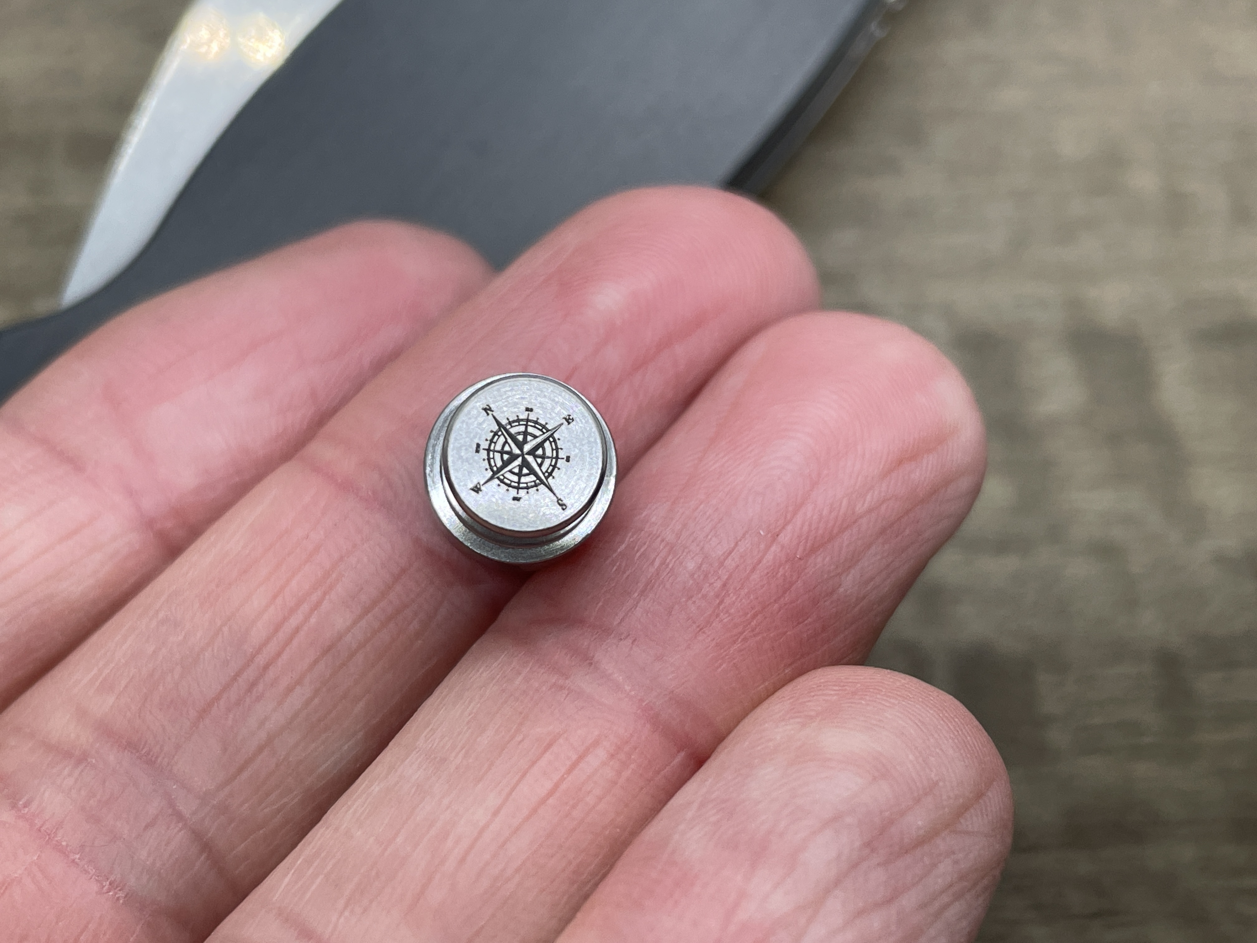 Titanium lanyard hole stopper for MANIX 2 Spyderco - Picture 17 of 66