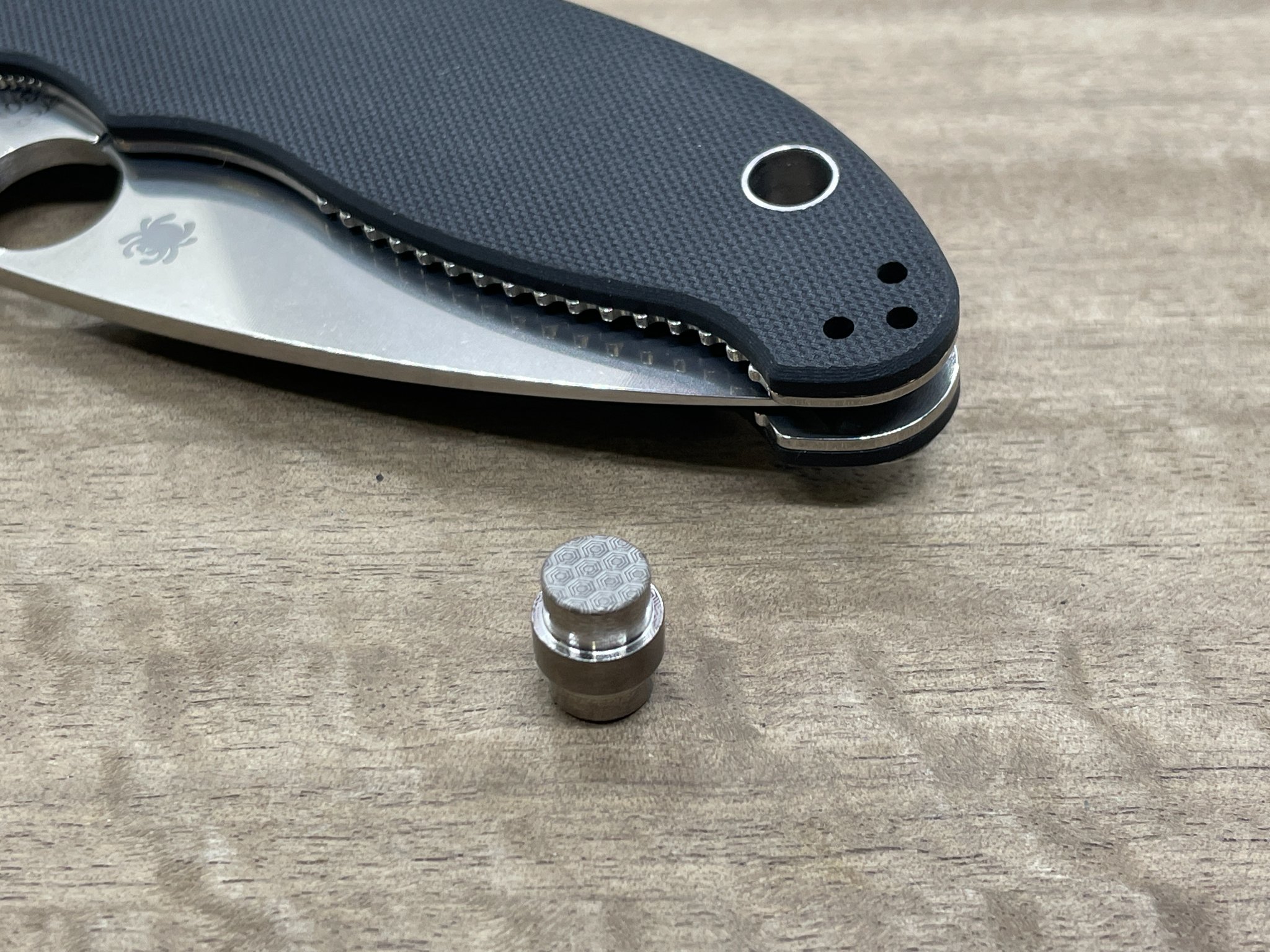 Titanium lanyard hole stopper for MANIX 2 Spyderco - Picture 20 of 66