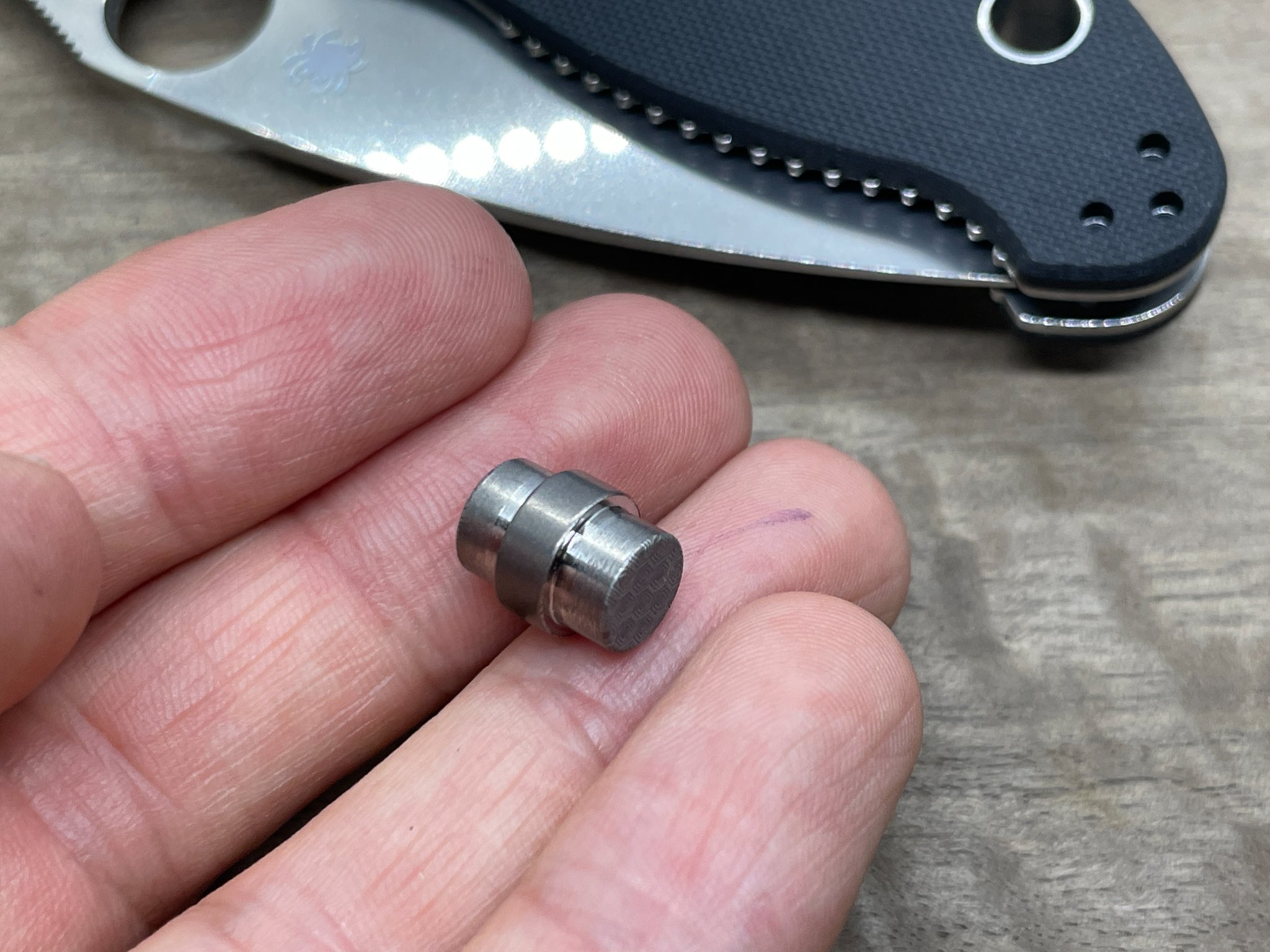 Titanium lanyard hole stopper for MANIX 2 Spyderco - Picture 19 of 66