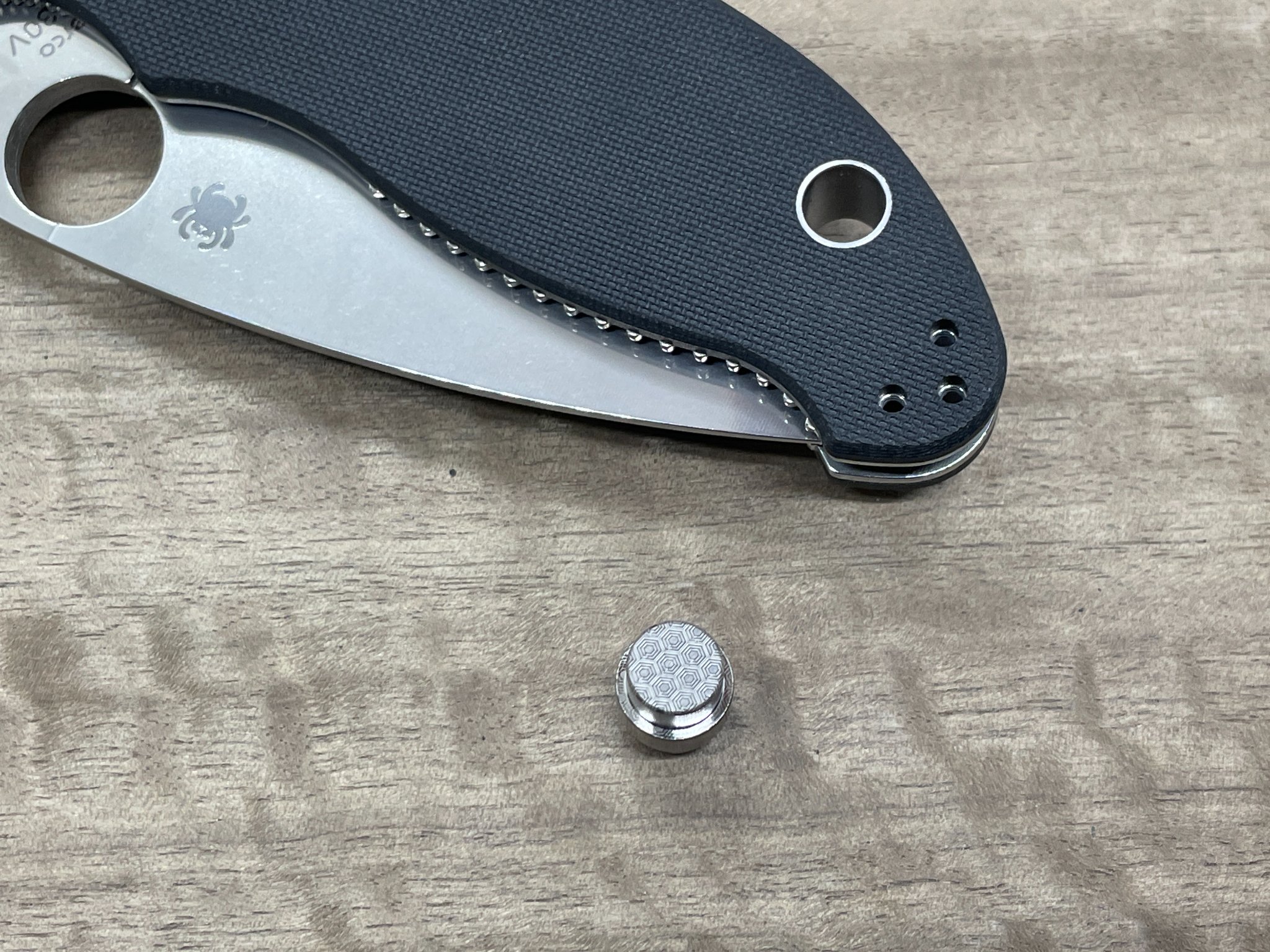Titanium lanyard hole stopper for MANIX 2 Spyderco - Picture 18 of 66