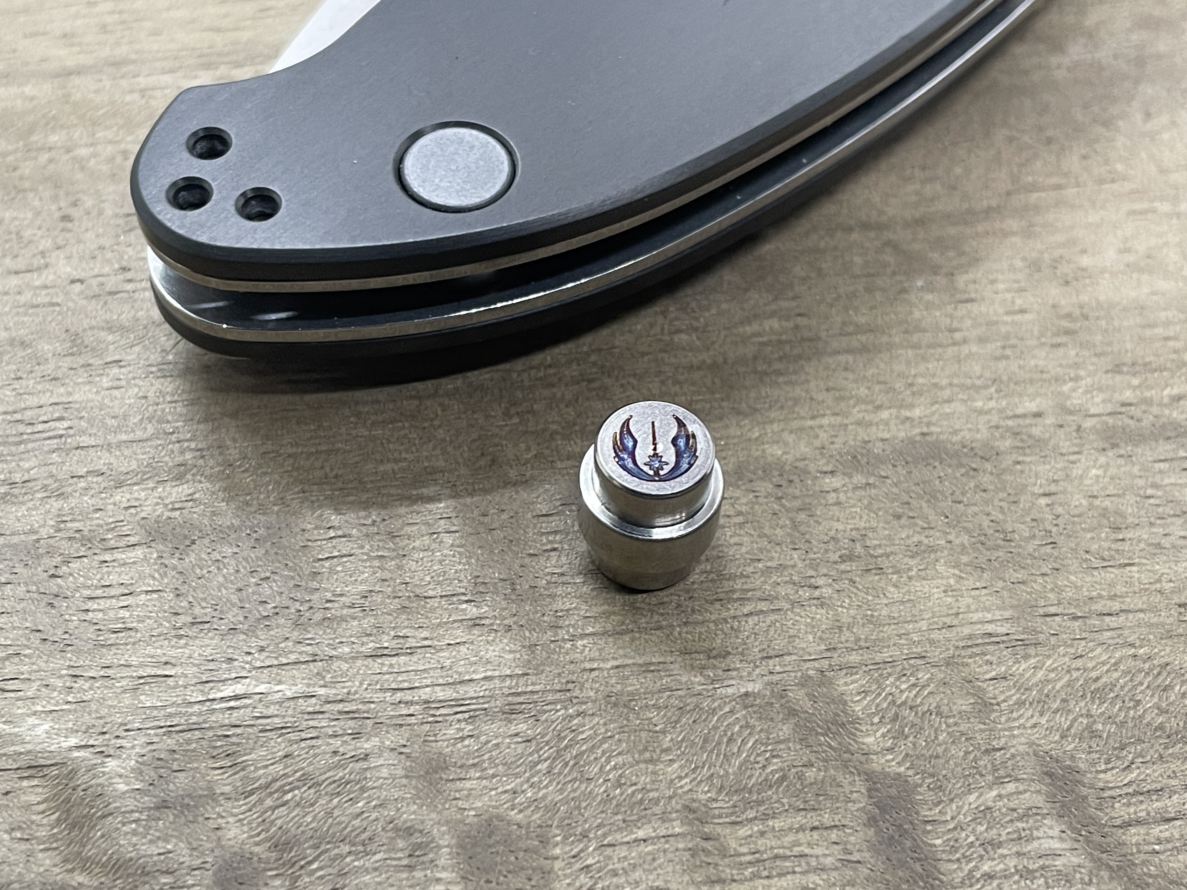 Titanium lanyard hole stopper for MANIX 2 Spyderco - Picture 12 of 66