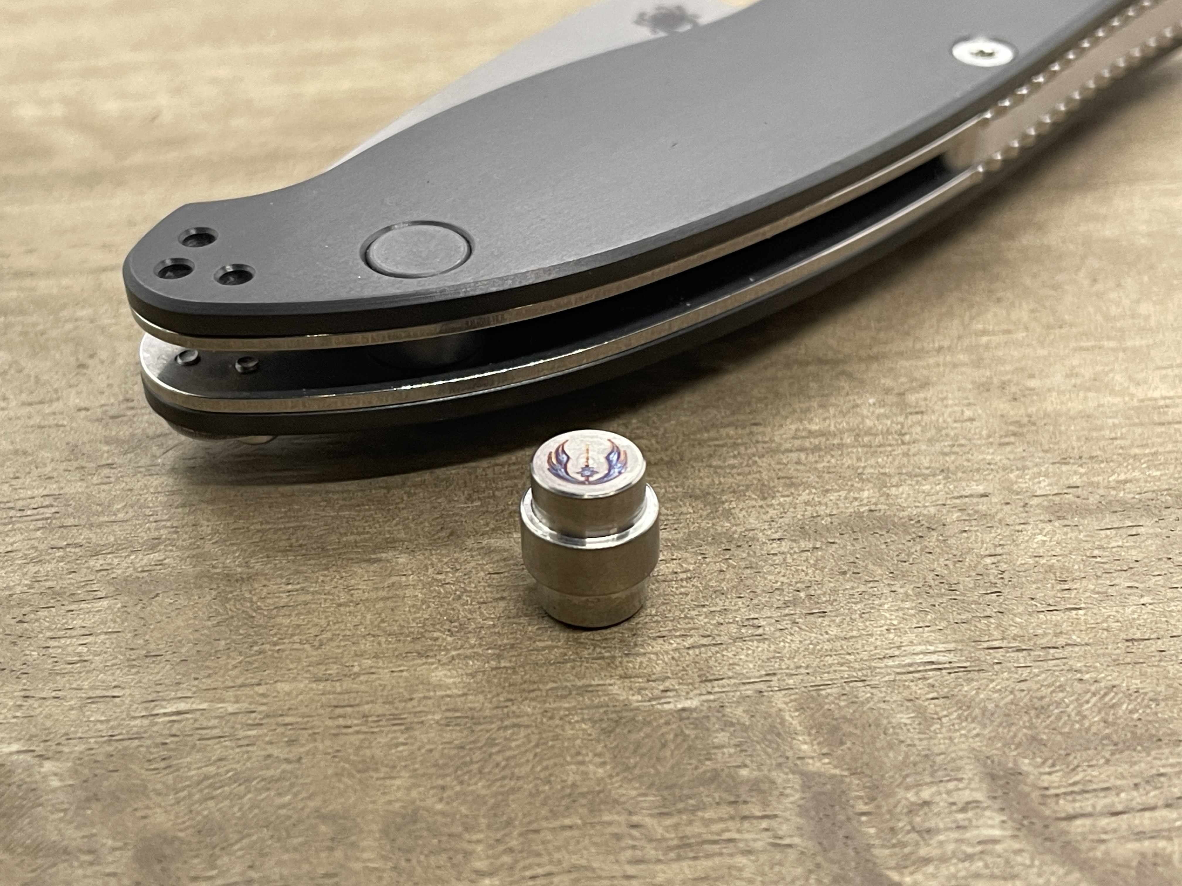 Titanium lanyard hole stopper for MANIX 2 Spyderco - Picture 14 of 66