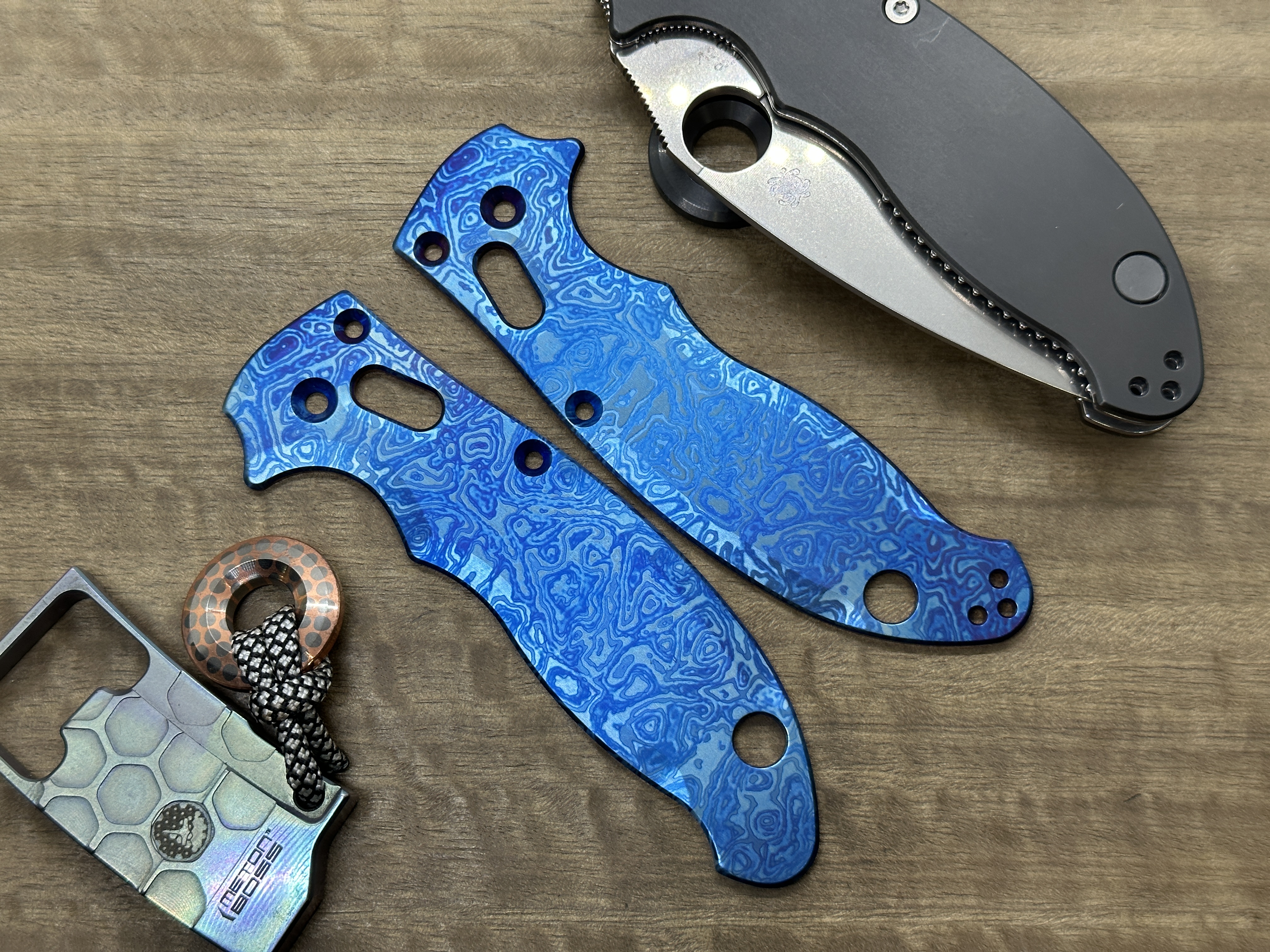 ALIEN Flamed Titanium scales for Spyderco MANIX 2 - Picture 10 of 10