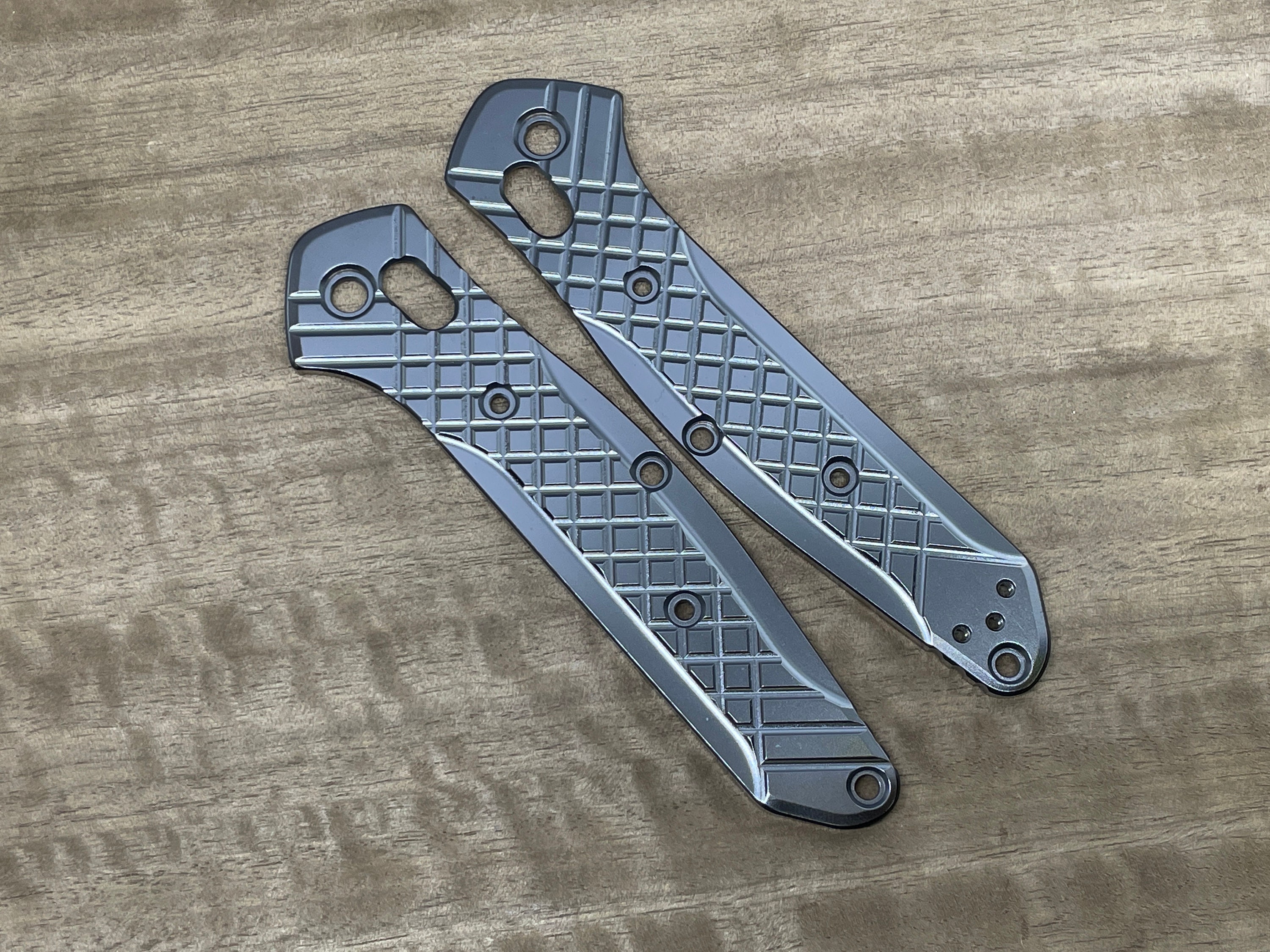 Black engraved FRAG milled Titanium Scales for Benchmade 940 Osborne - Picture 9 of 10