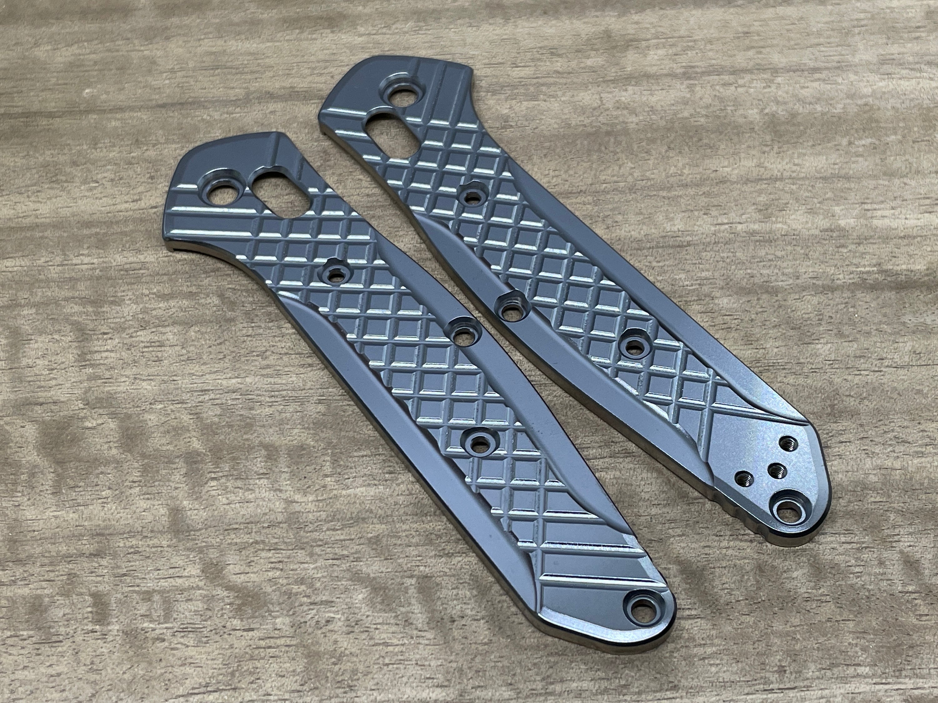 Black engraved FRAG milled Titanium Scales for Benchmade 940 Osborne - Picture 10 of 10