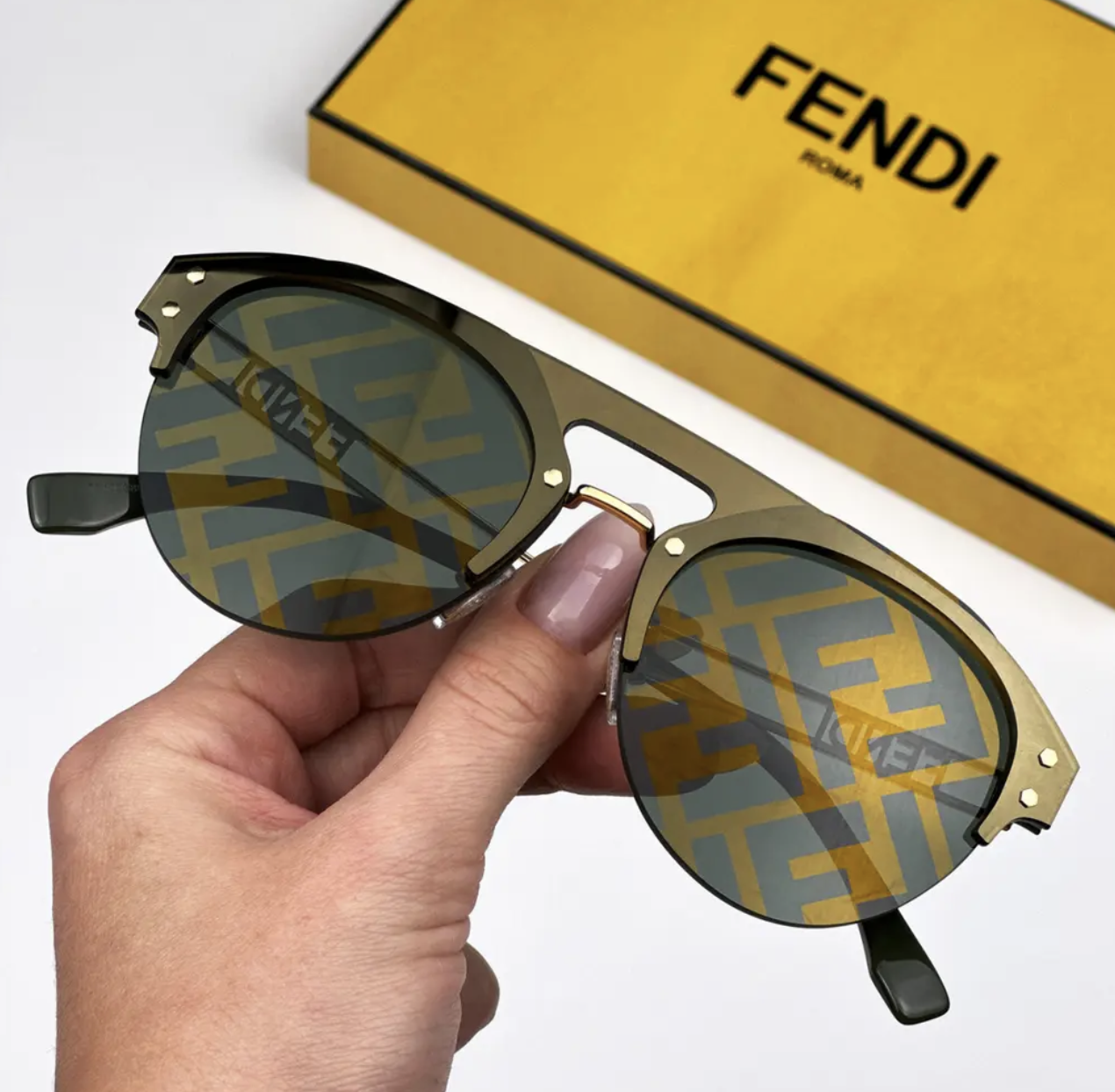 Fendi FE40027U Sunglasses eyewear