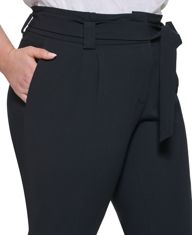 Pantalones de pierna recta Calvin Klein Plus con cinturón de corbata para mujer - Imagen 9 de 14