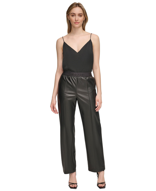 Pantalones para mujer Calvin Klein de cuero sintético con logotipo y cintura - Imagen 8 de 9