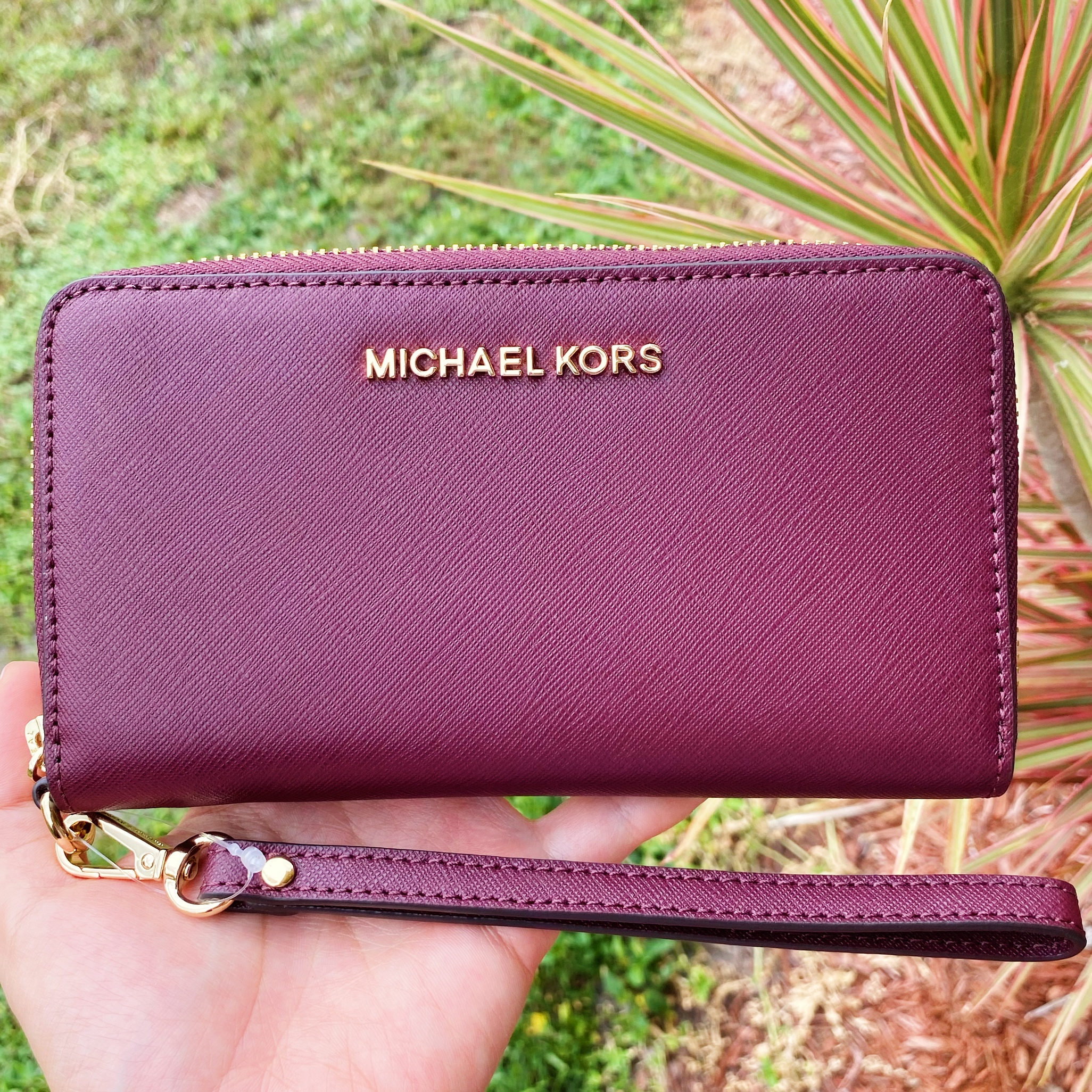 michael kors jet set phone wristlet
