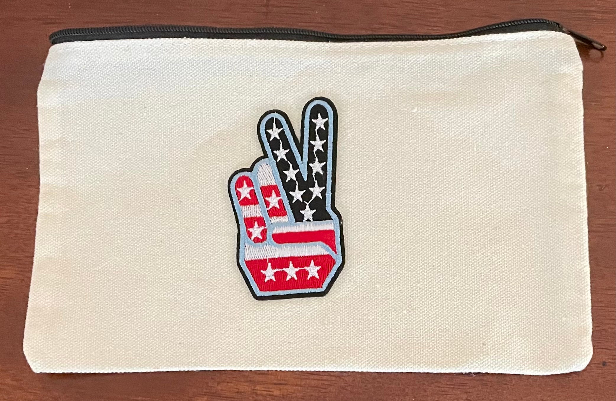 US Flag Themed Make-up Bag - Picture 3 of 7