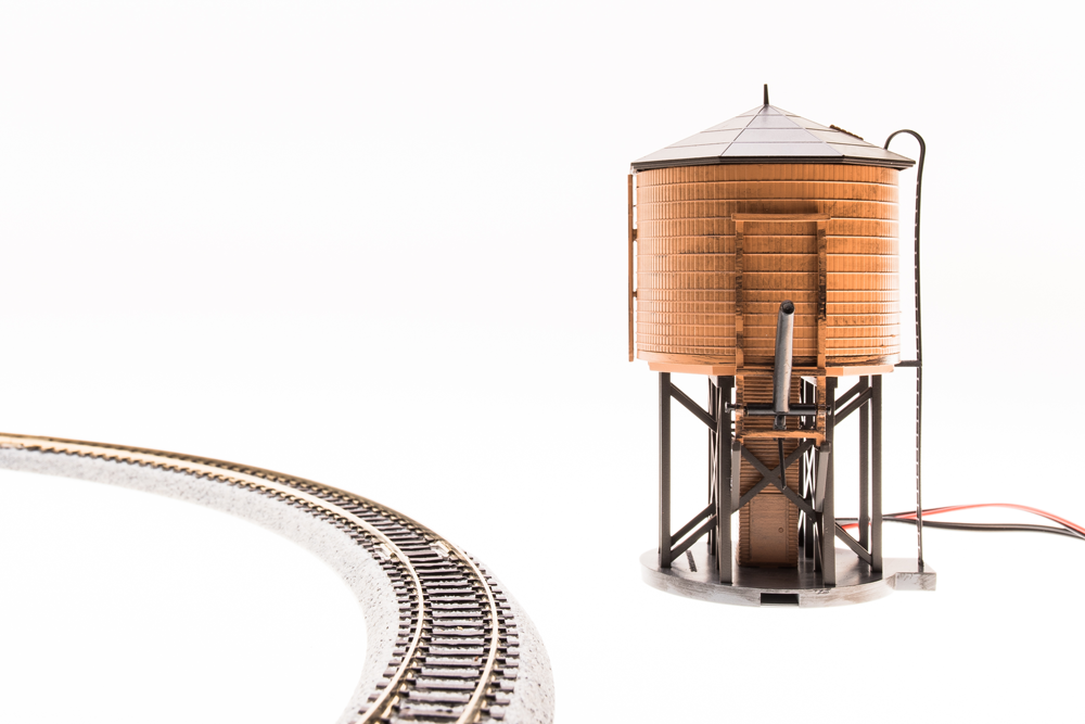 Broadway Ltd 6131 N Scale Water Tower w/Motorized Spout & Sound DC or