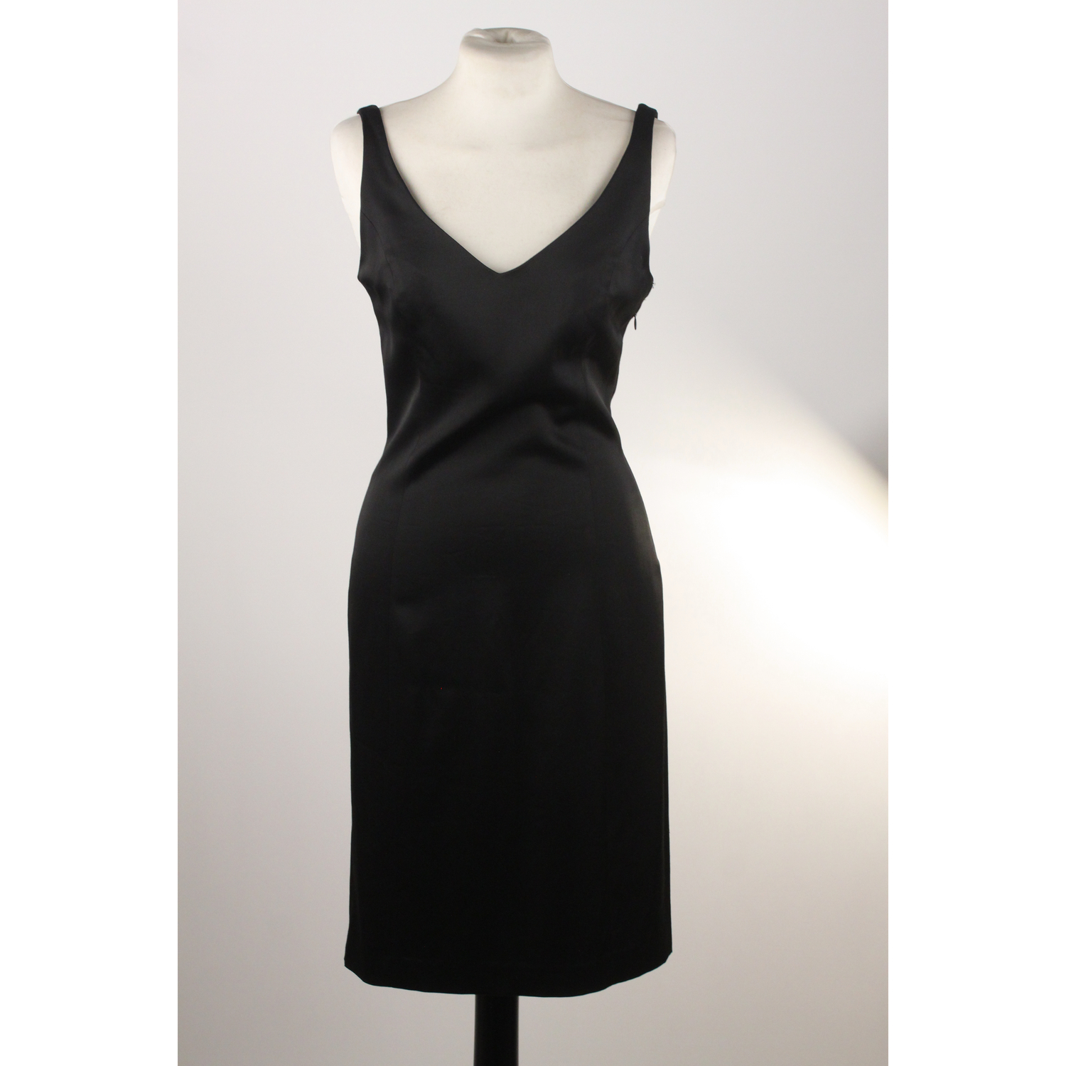sleeveless little black dress
