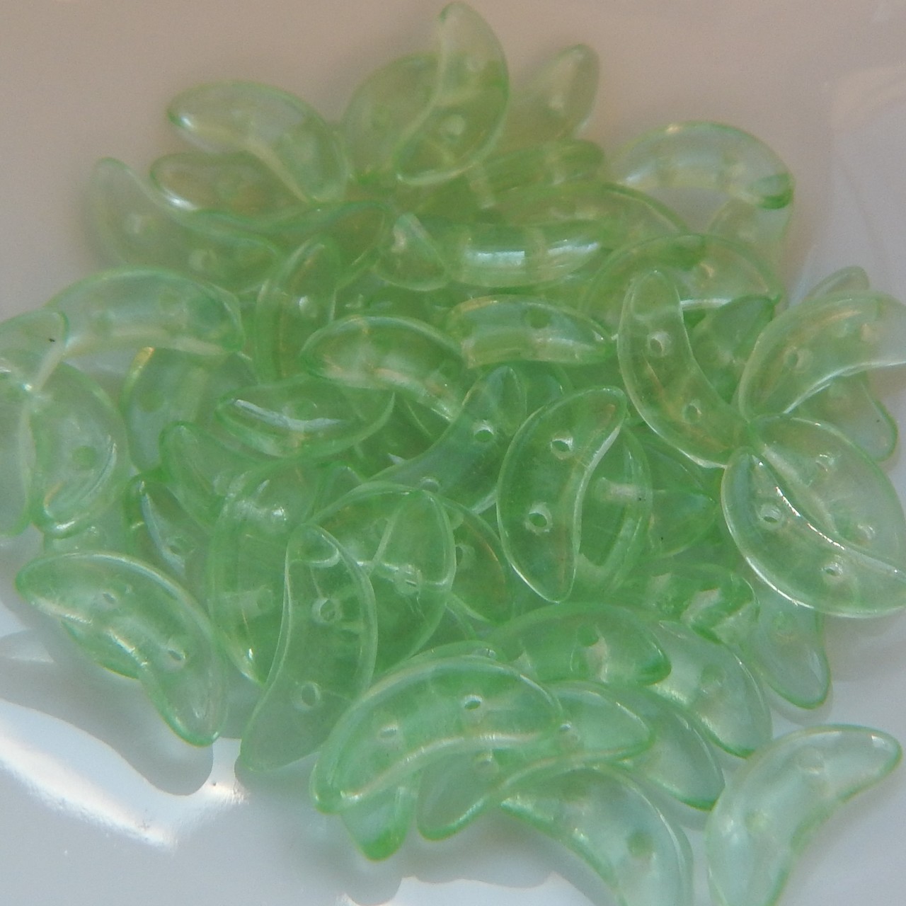 30 Perlen - Halbmond CzechMates 2-Loch Perlen - Farbe wählbar - Tschechisches Glas - Bild 20 von 99