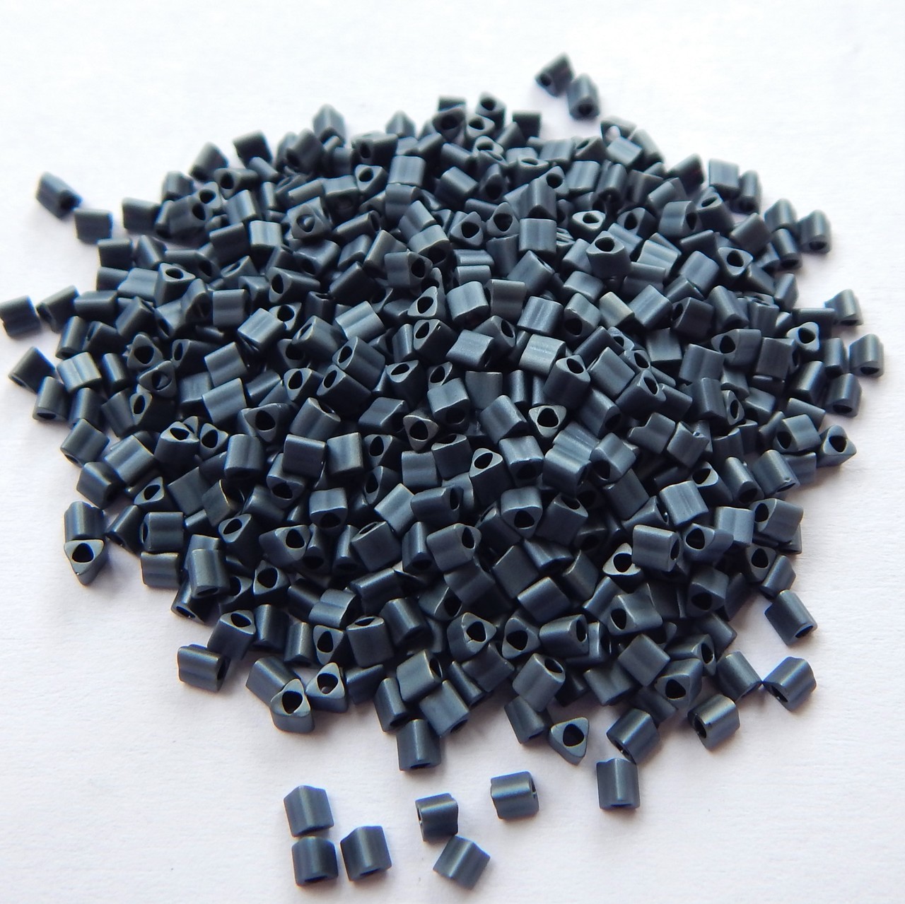 Cuentas de semillas triangulares 11/o TOHO 20 gramos - Elige color - Cuentas de vidrio - Imagen 28 de 66