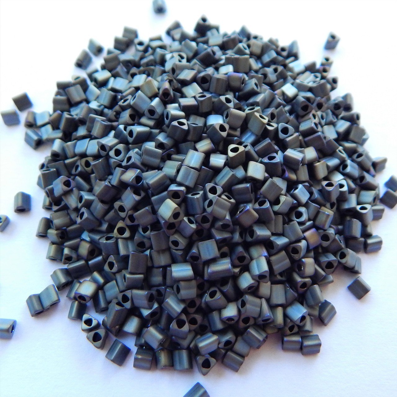 Cuentas de semillas triangulares 11/o TOHO 20 gramos - Elige color - Cuentas de vidrio - Imagen 29 de 66