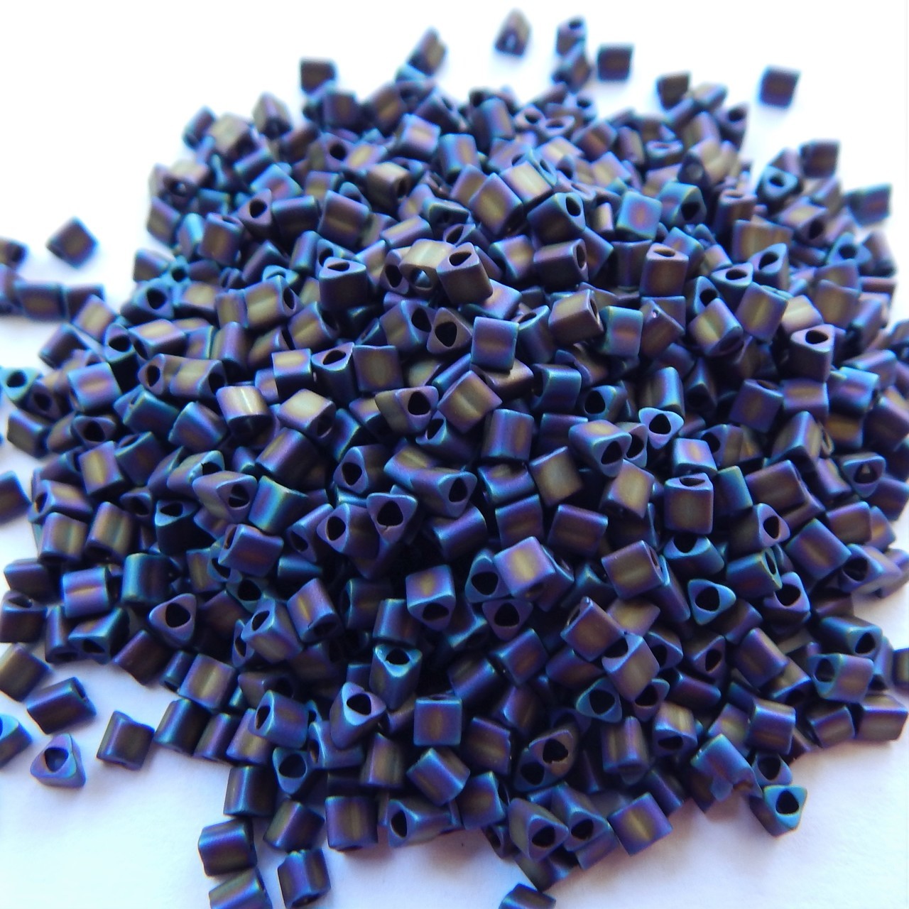 Cuentas de semillas triangulares 11/o TOHO 20 gramos - Elige color - Cuentas de vidrio - Imagen 31 de 66