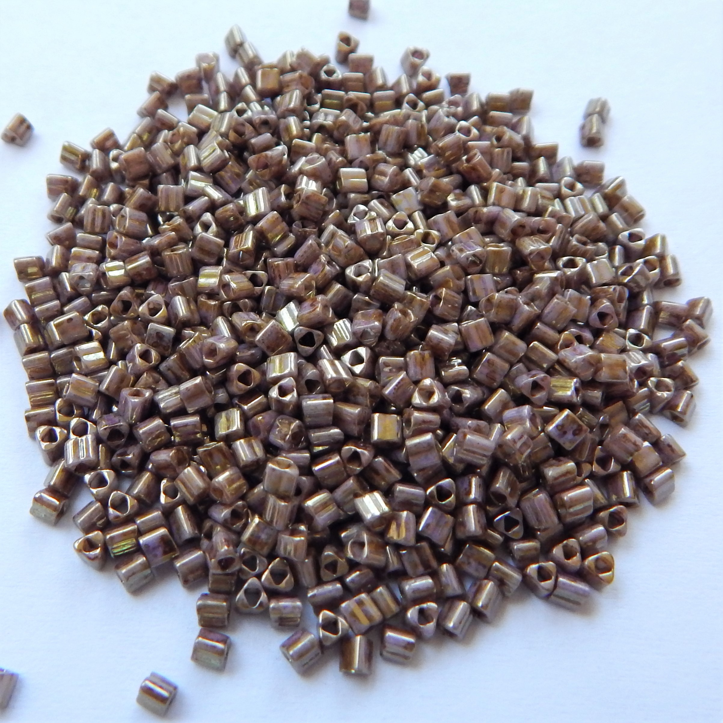 Cuentas de semillas triangulares 11/o TOHO 20 gramos - Elige color - Cuentas de vidrio - Imagen 50 de 66