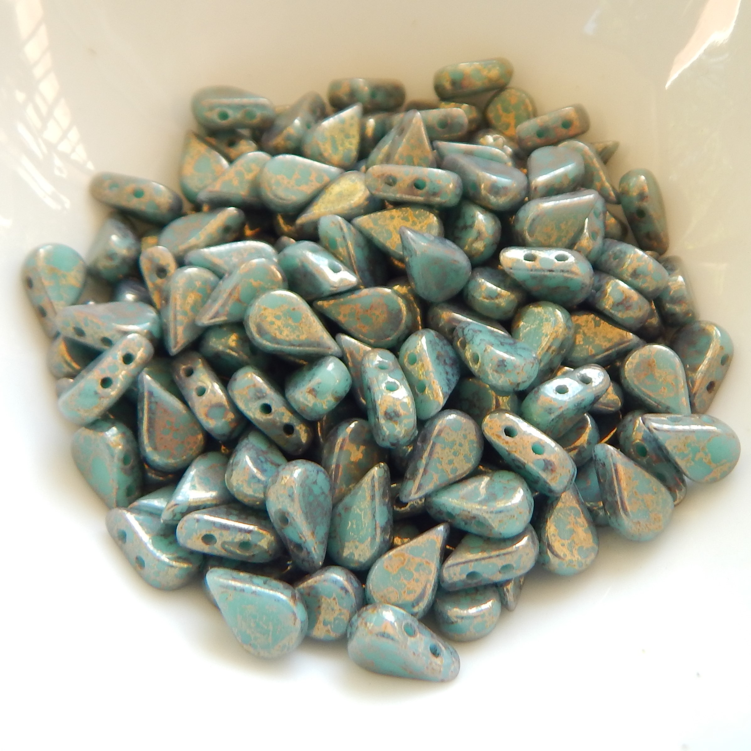 5x8mm Amos® par Puca® Two Hole Drop Shape (30 Beads) Czech Glass - Choose Color - Picture 40 of 75