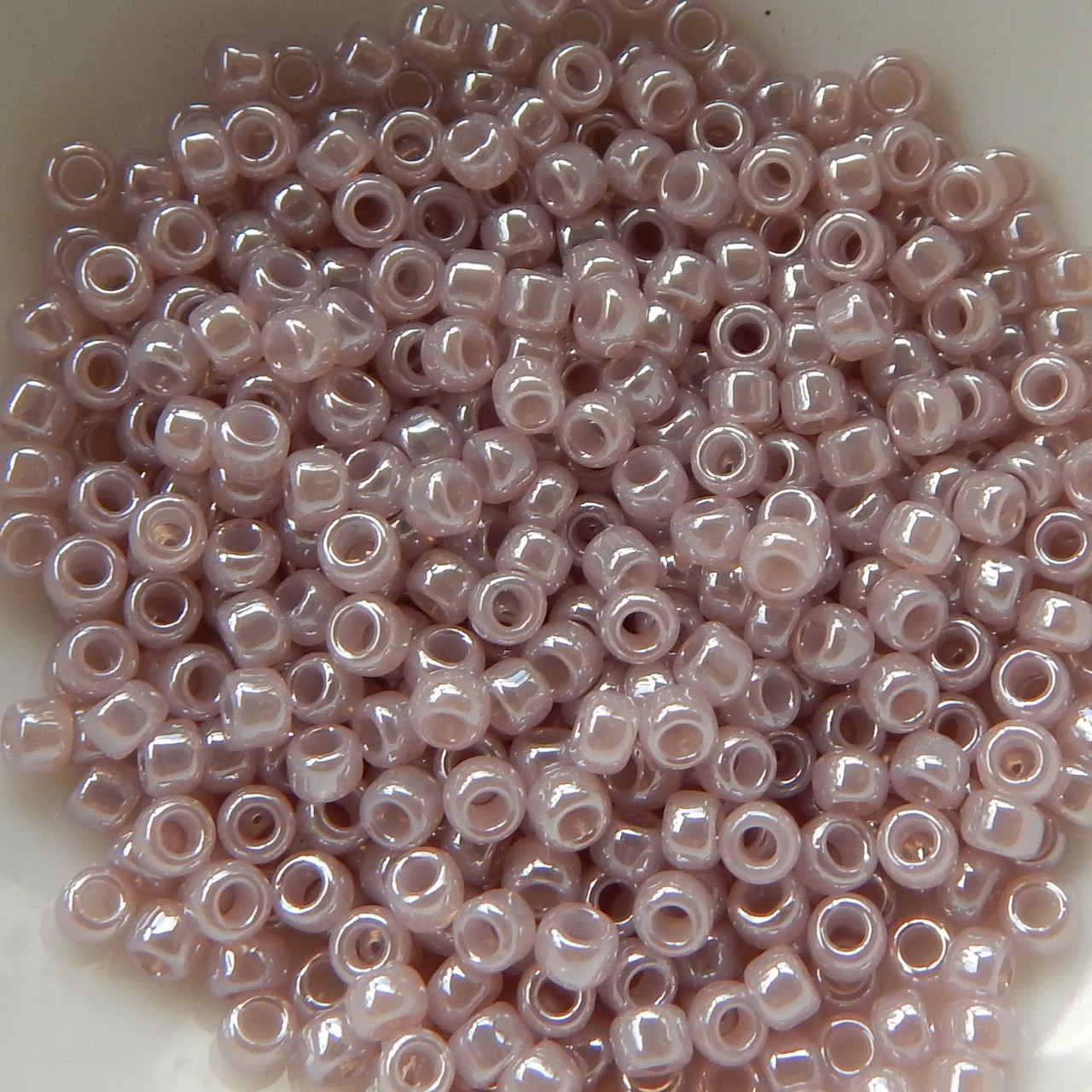 8/o TOHO Seed Beads -Choose Color- 25 gram bag - Picture 3 of 62