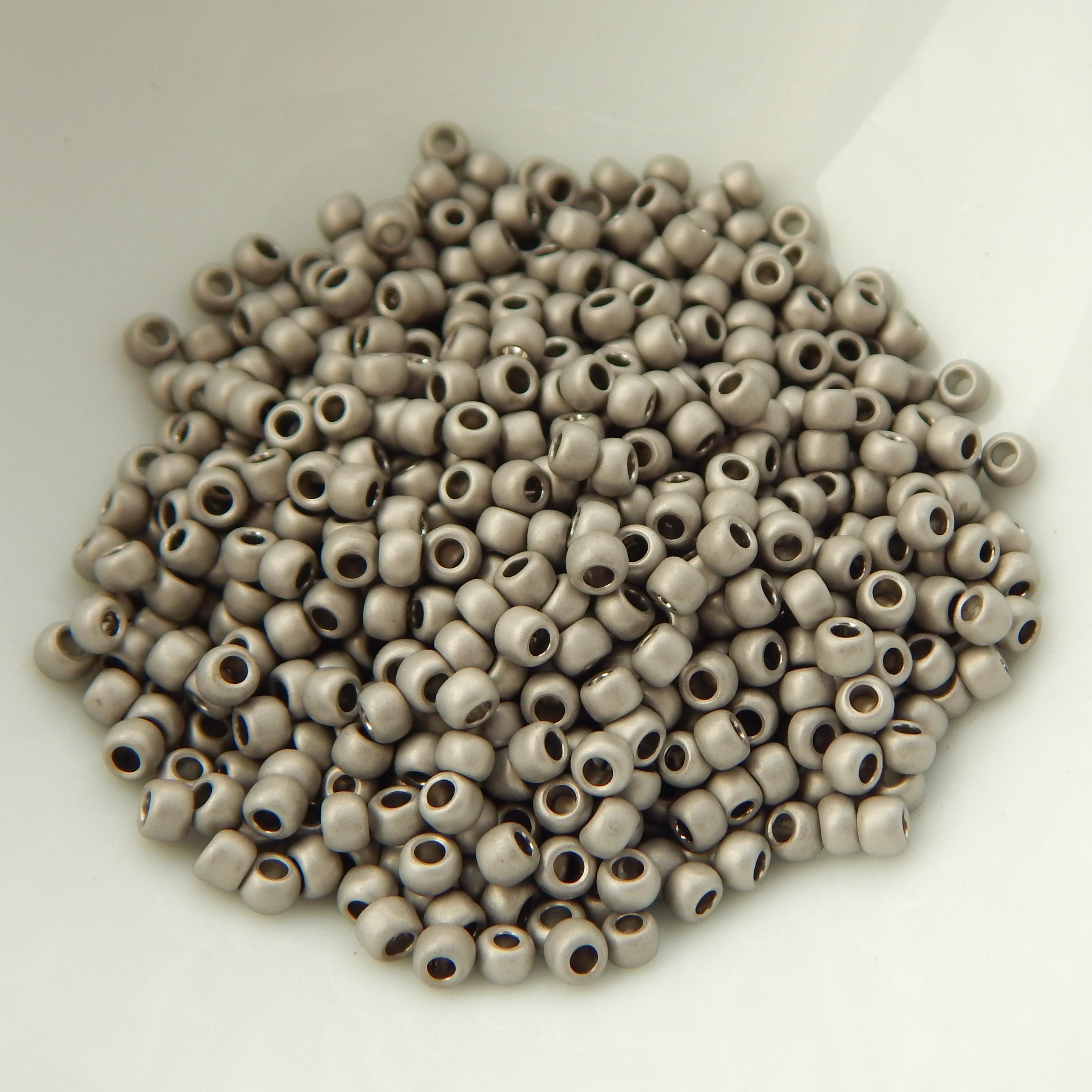 8/o TOHO Seed Beads -Choose Color- 25 gram bag - Picture 52 of 62